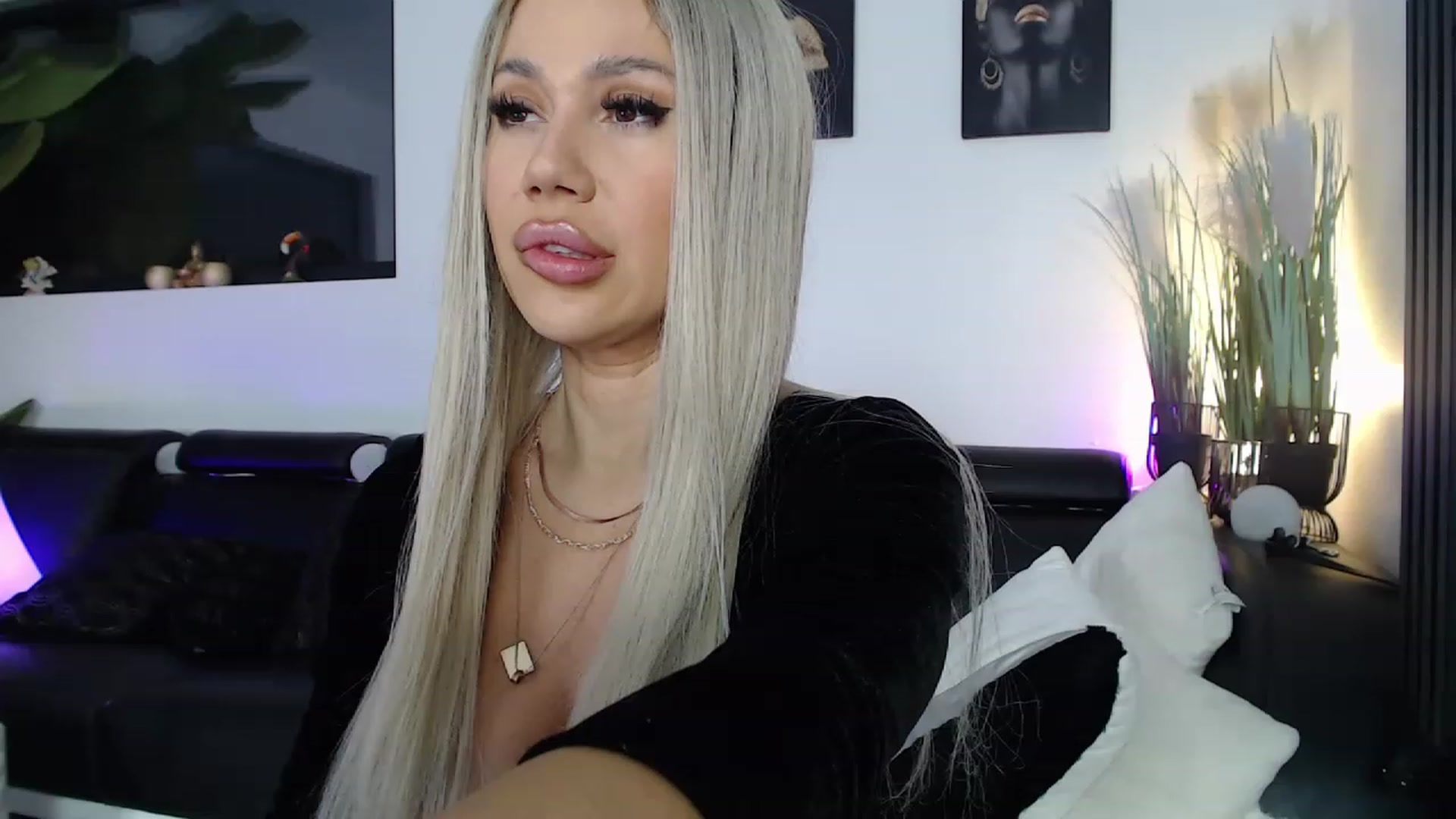 Gallery image thumbnail from MarrylouAnne's myfreecams stream on, 11/20/2022, 02:45 image 3 of 20