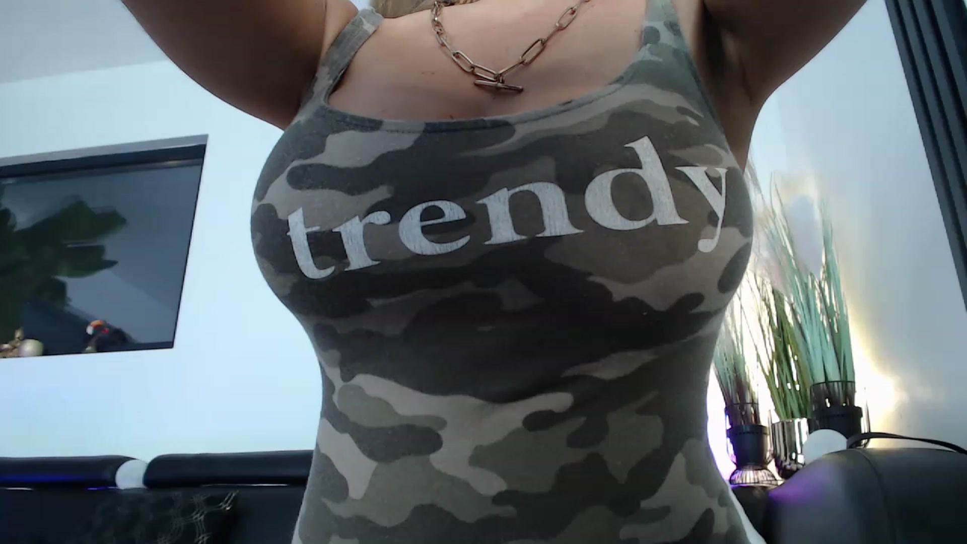 Gallery image thumbnail from MarrylouAnne's myfreecams stream on, 12/01/2022, 08:01 image 6 of 20