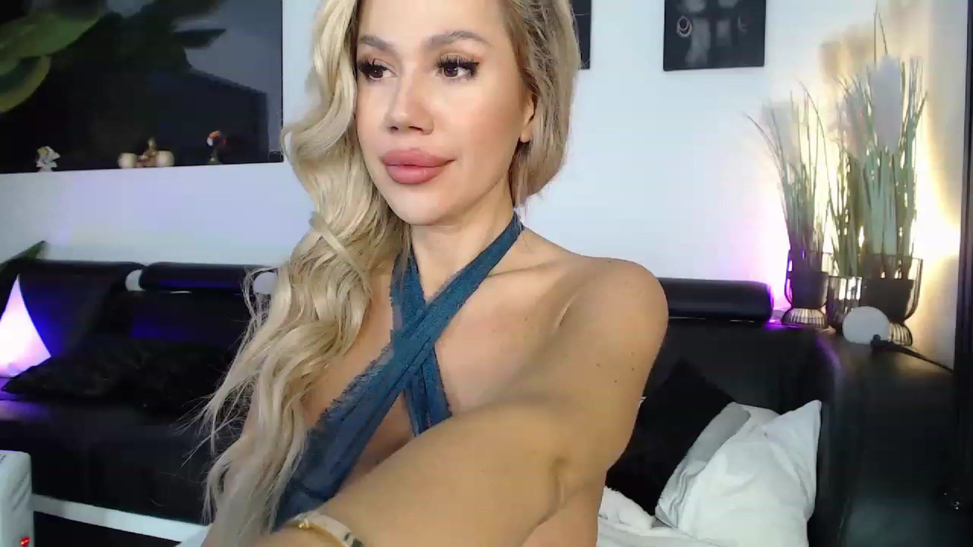 Gallery image thumbnail from MarrylouAnne's myfreecams stream on, 11/21/2022, 23:33 image 2 of 20
