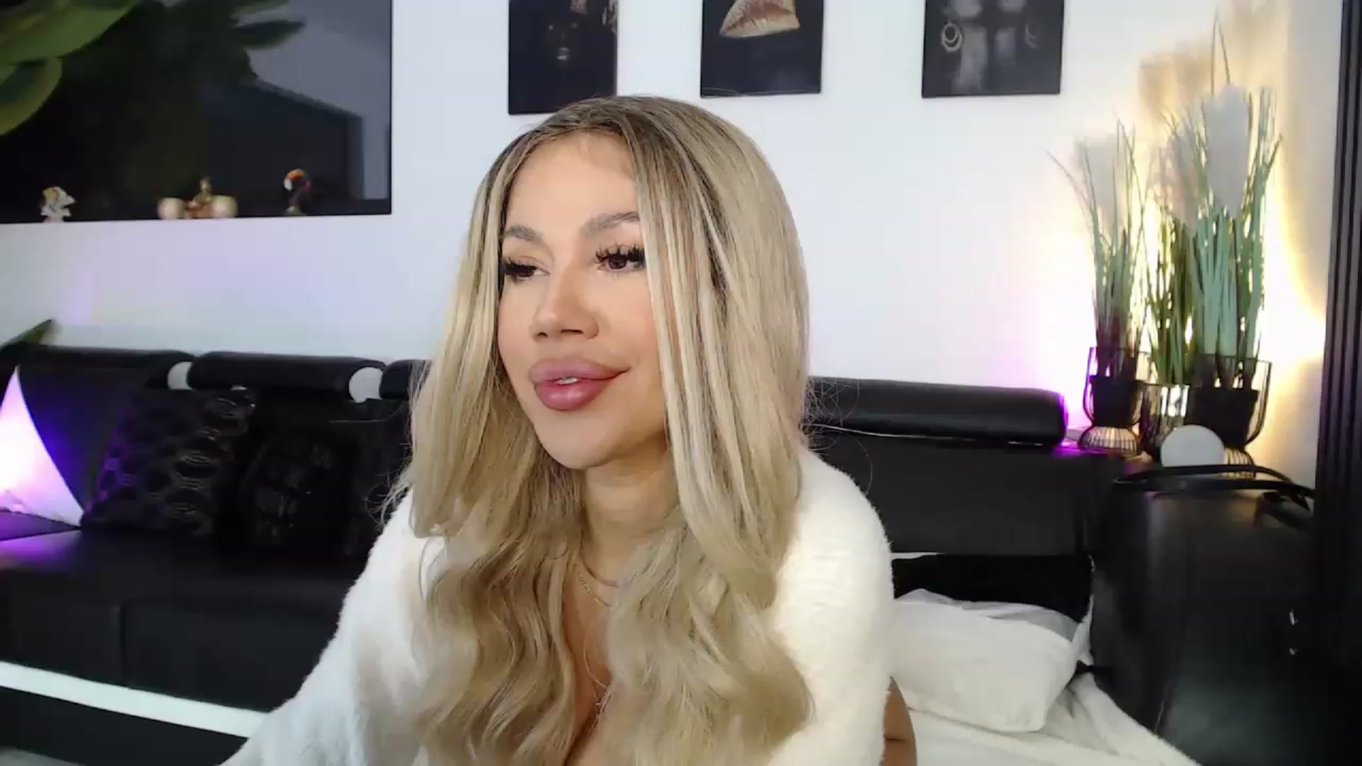 Gallery image thumbnail from MarrylouAnne's myfreecams stream on, 11/24/2022, 24:44 image 1 of 20