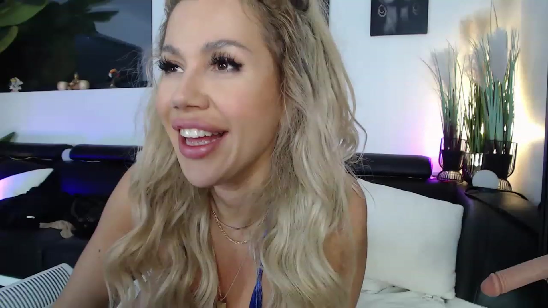 Gallery image thumbnail from MarrylouAnne's myfreecams stream on, 11/27/2022, 01:56 image 13 of 20