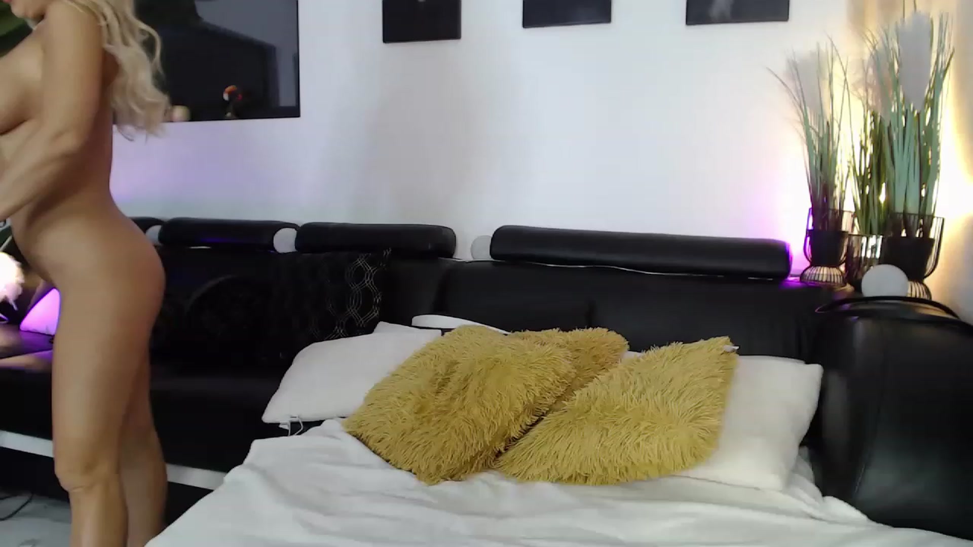 Gallery image thumbnail from MarrylouAnne's myfreecams stream on, 12/01/2022, 22:22 image 7 of 20