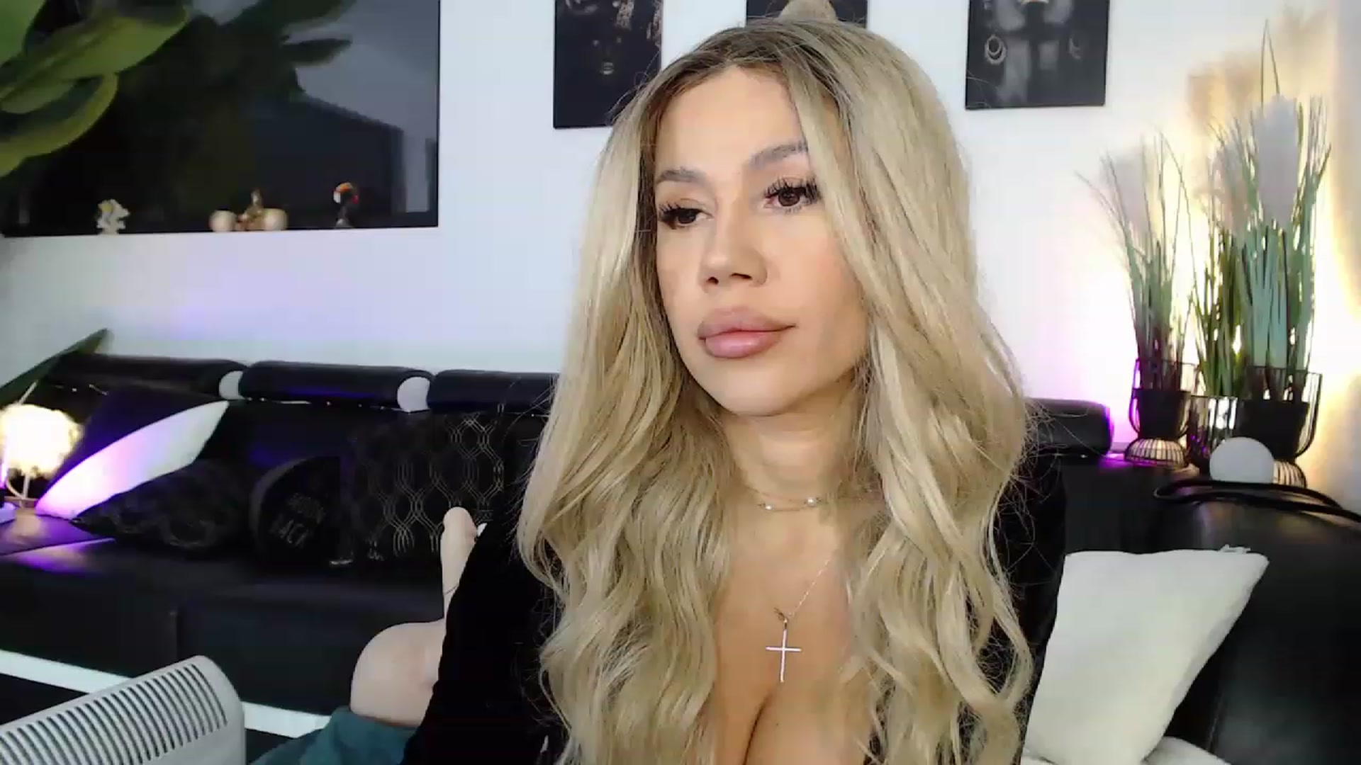 Gallery image thumbnail from MarrylouAnne's myfreecams stream on, 12/04/2022, 15:34 image 6 of 20