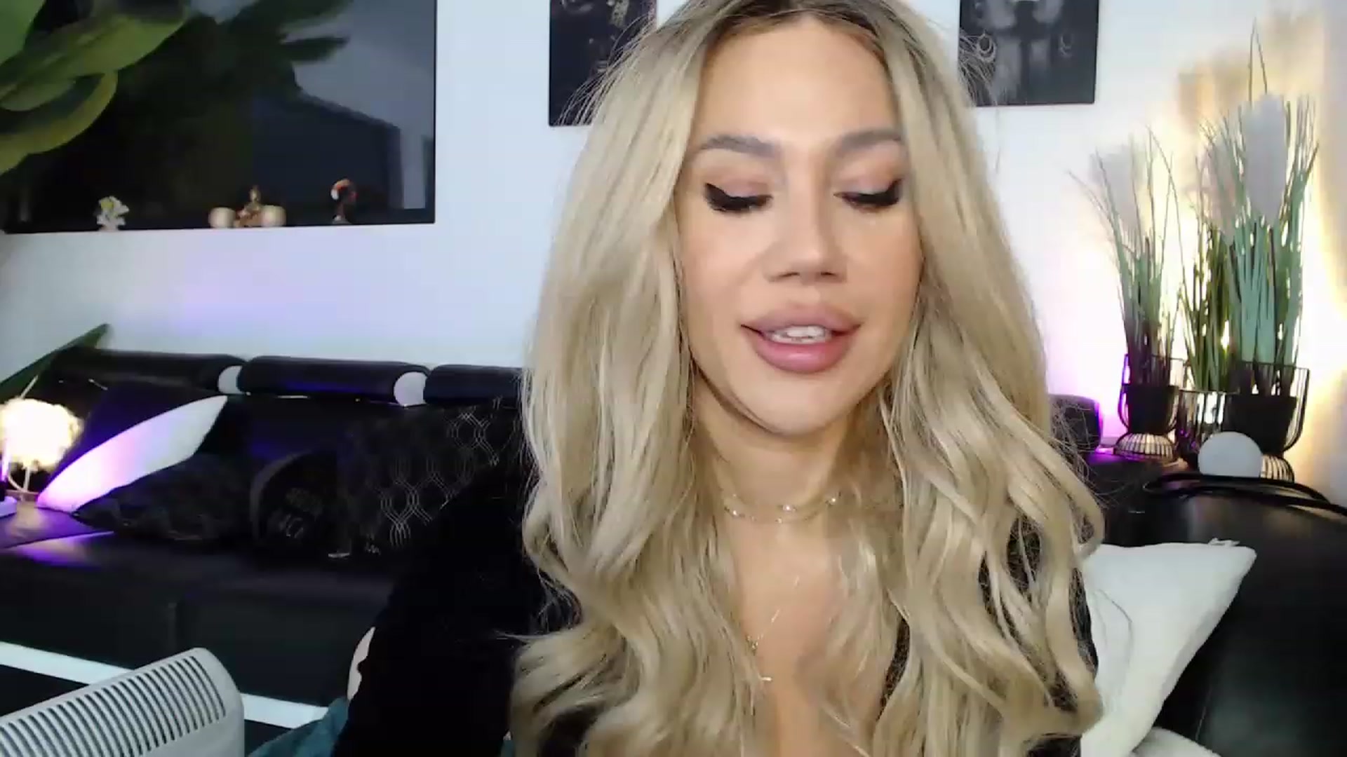 Gallery image thumbnail from MarrylouAnne's myfreecams stream on, 12/04/2022, 15:34 image 2 of 20