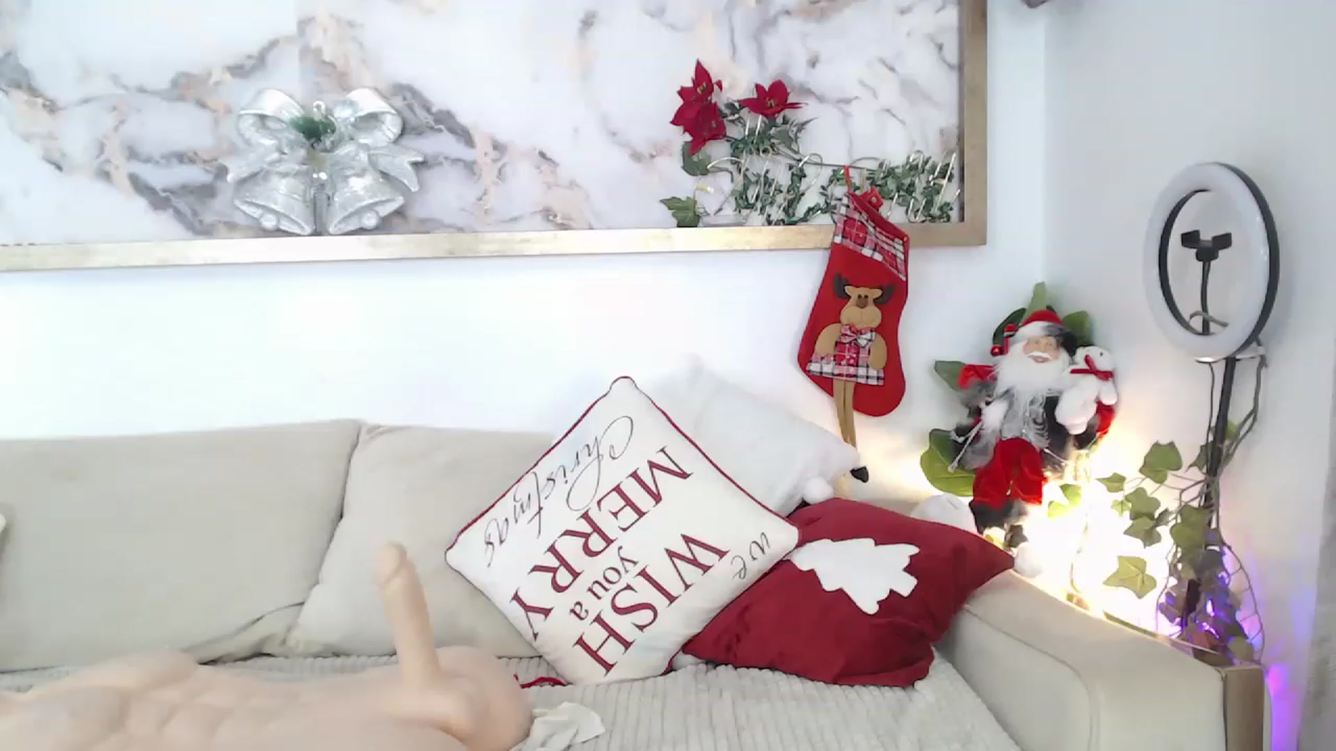Gallery image thumbnail from MarrylouAnne's myfreecams stream on, 12/24/2022, 01:39 image 13 of 20