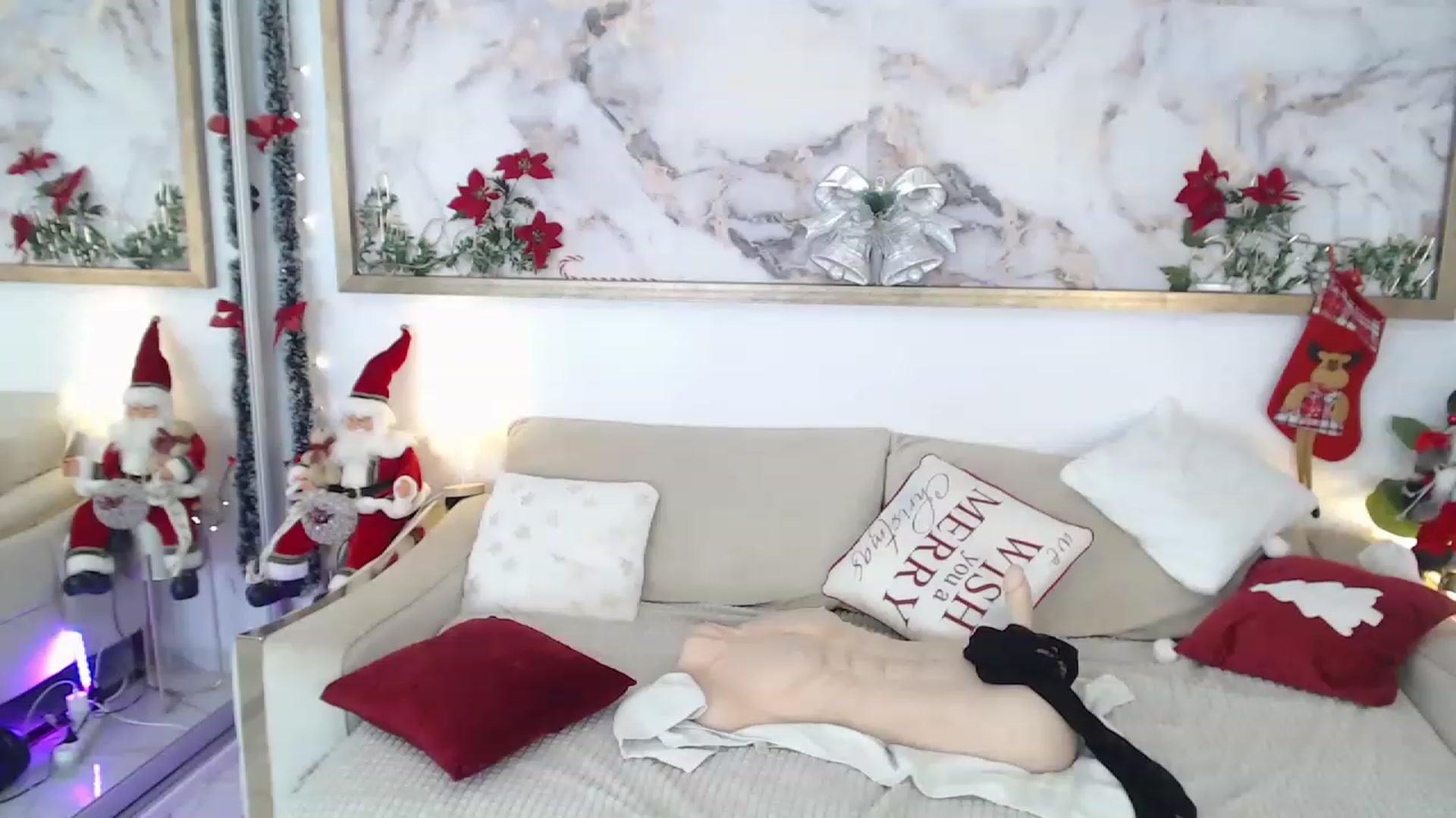 Gallery image thumbnail from MarrylouAnne's myfreecams stream on, 12/24/2022, 03:25 image 5 of 20