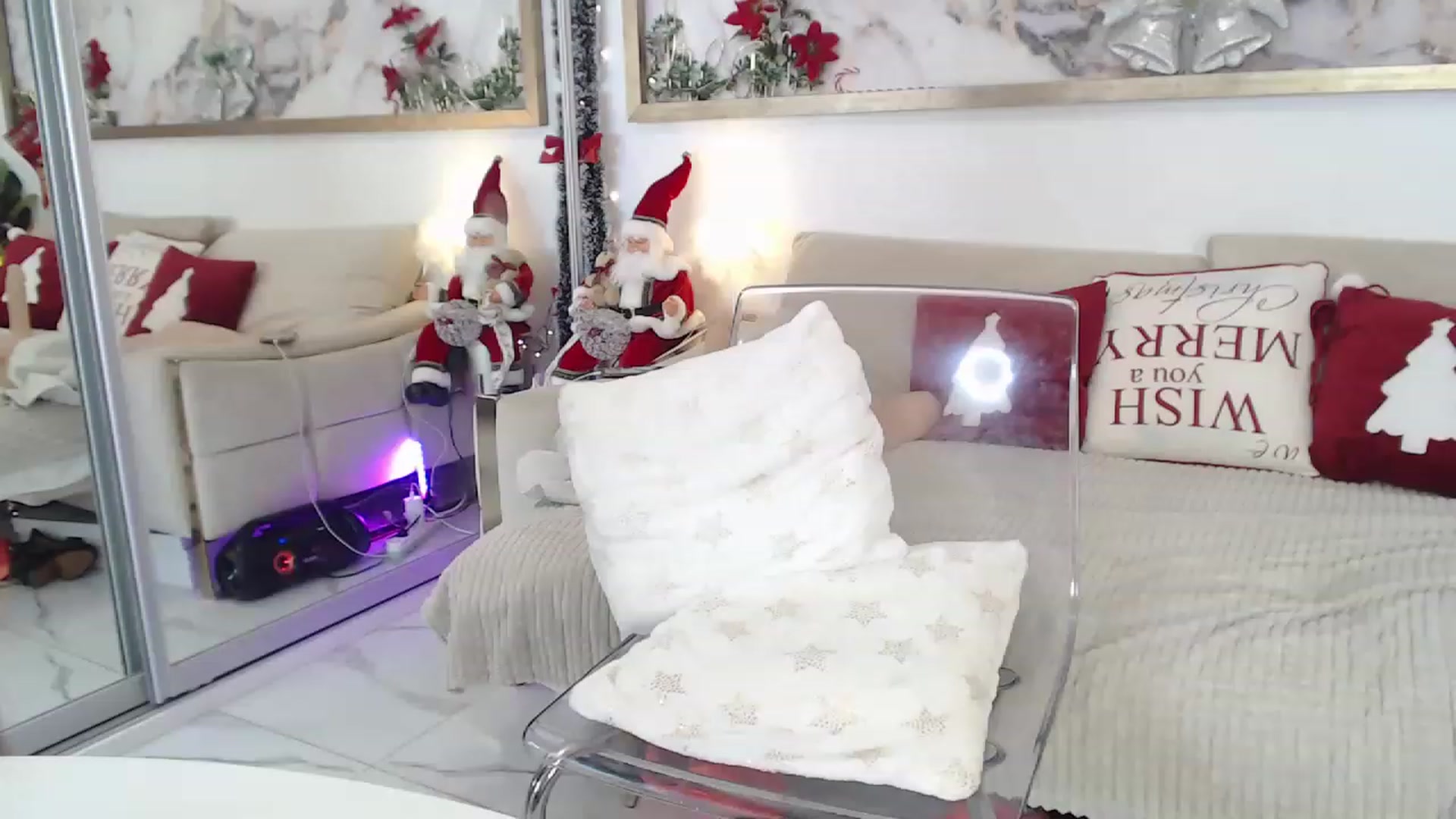 Gallery image thumbnail from MarrylouAnne's myfreecams stream on, 12/24/2022, 17:01 image 5 of 20