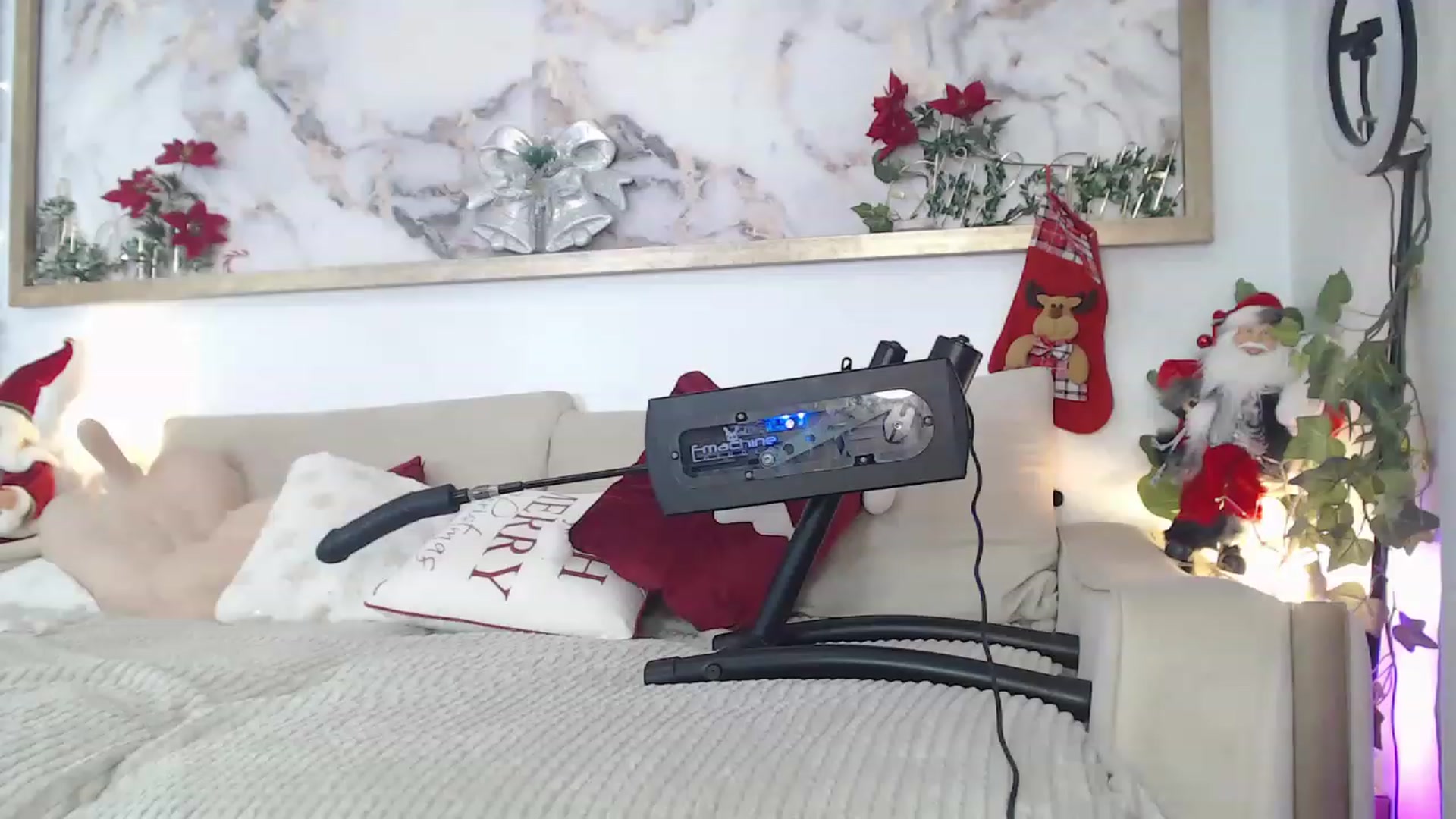 Gallery image thumbnail from MarrylouAnne's myfreecams stream on, 12/27/2022, 03:35 image 18 of 20