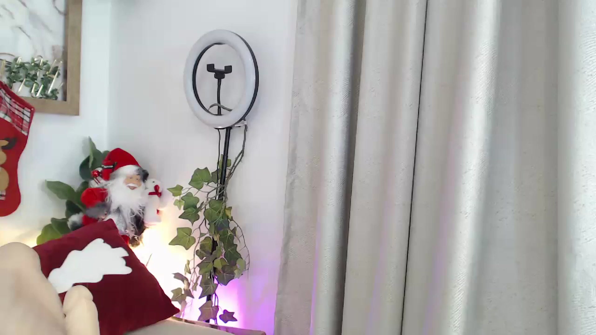 Gallery image thumbnail from MarrylouAnne's myfreecams stream on, 12/28/2022, 05:41 image 16 of 20