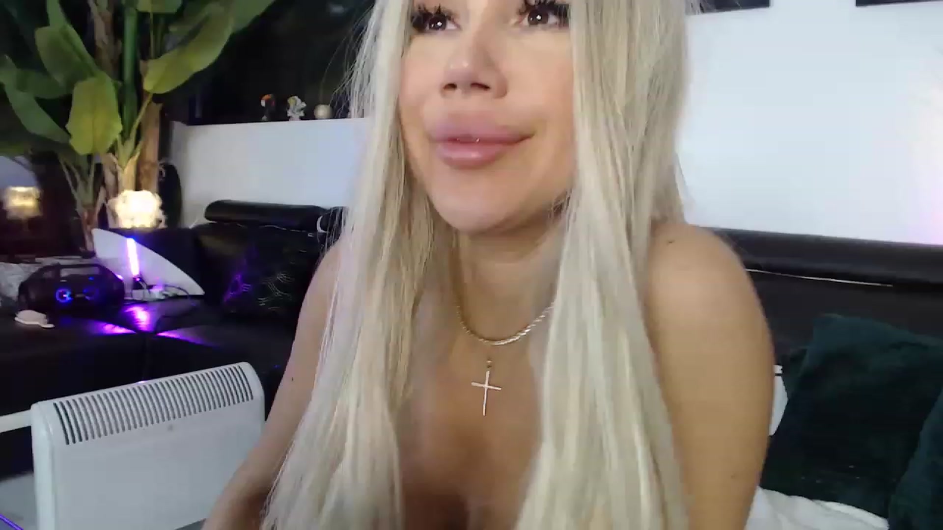 Gallery image thumbnail from MarrylouAnne's myfreecams stream on, 01/18/2023, 22:47 image 17 of 20