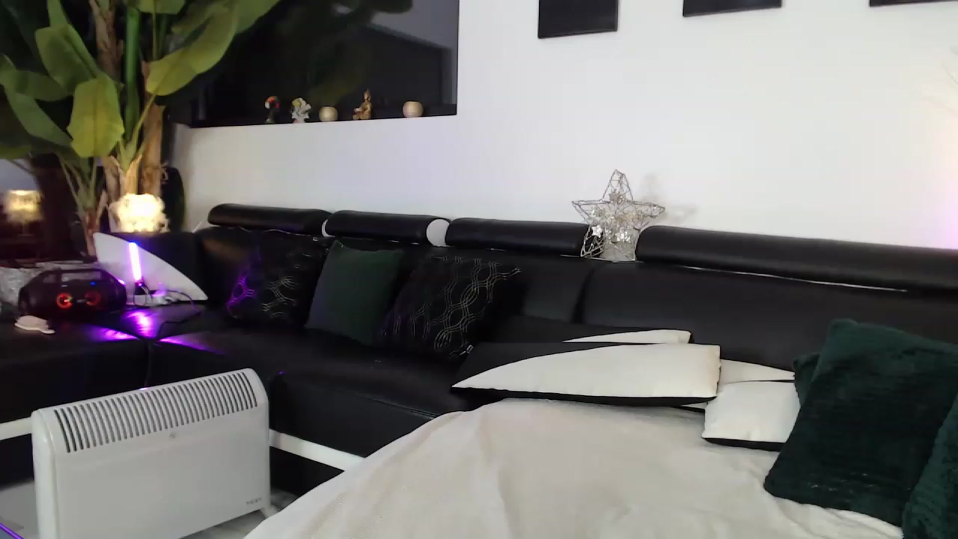 Gallery image thumbnail from MarrylouAnne's myfreecams stream on, 01/18/2023, 22:47 image 20 of 20