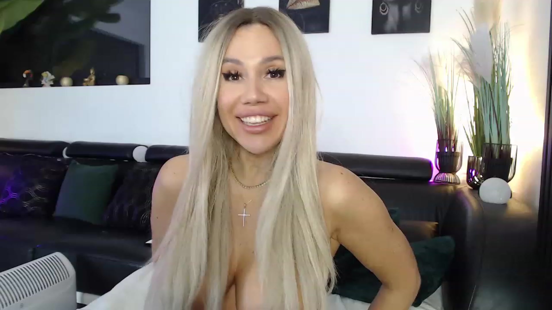 Gallery image thumbnail from MarrylouAnne's myfreecams stream on, 01/19/2023, 05:28 image 12 of 20