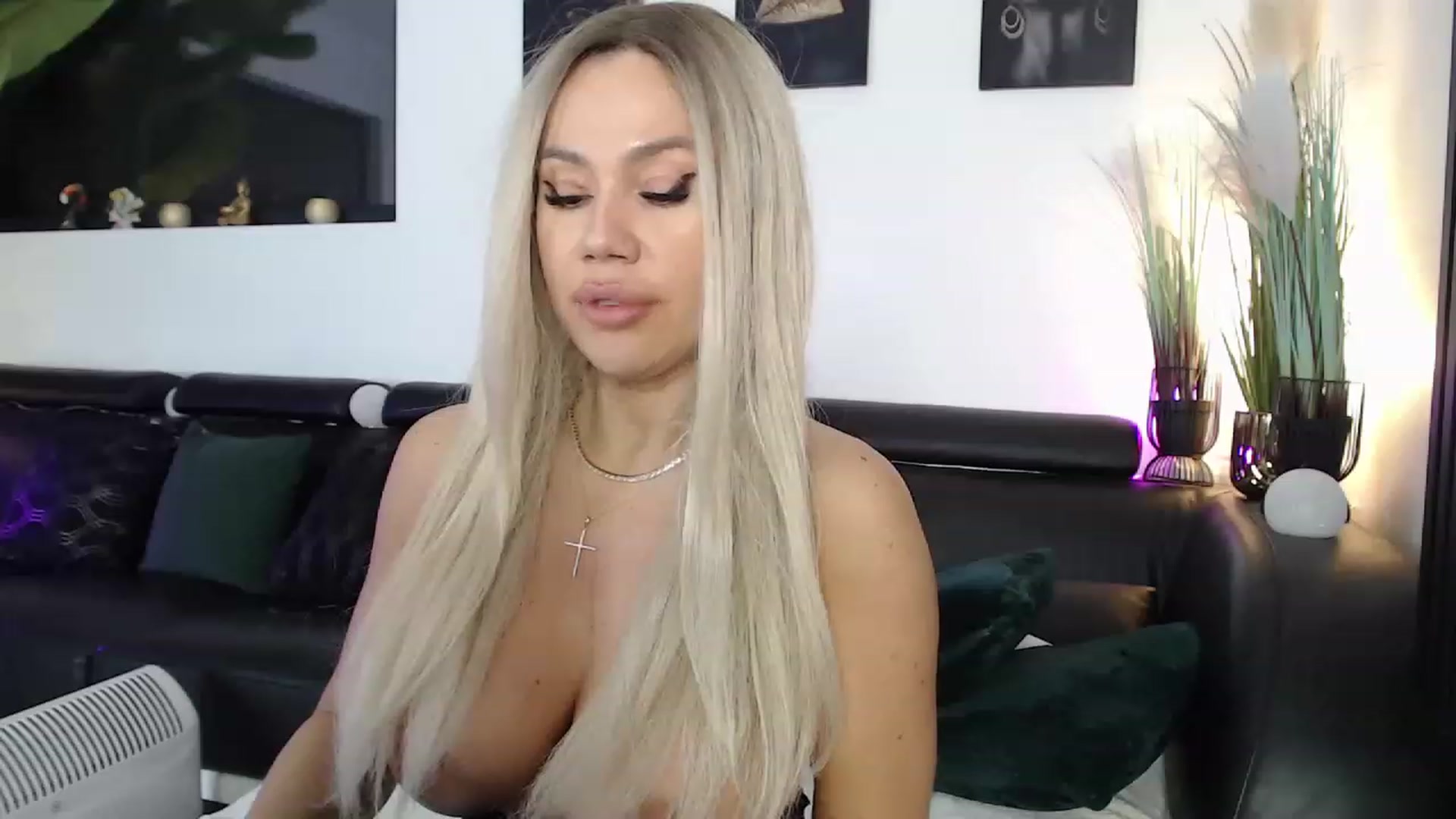 Gallery image thumbnail from MarrylouAnne's myfreecams stream on, 01/19/2023, 05:28 image 11 of 20