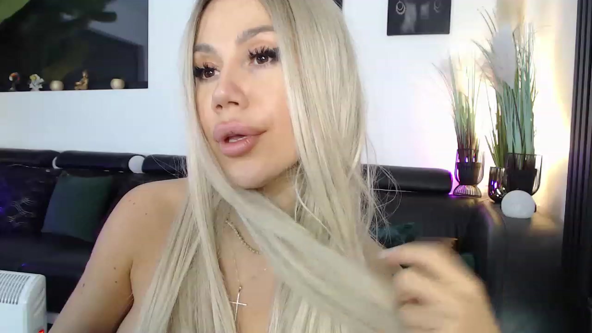 Gallery image thumbnail from MarrylouAnne's myfreecams stream on, 01/19/2023, 05:28 image 15 of 20