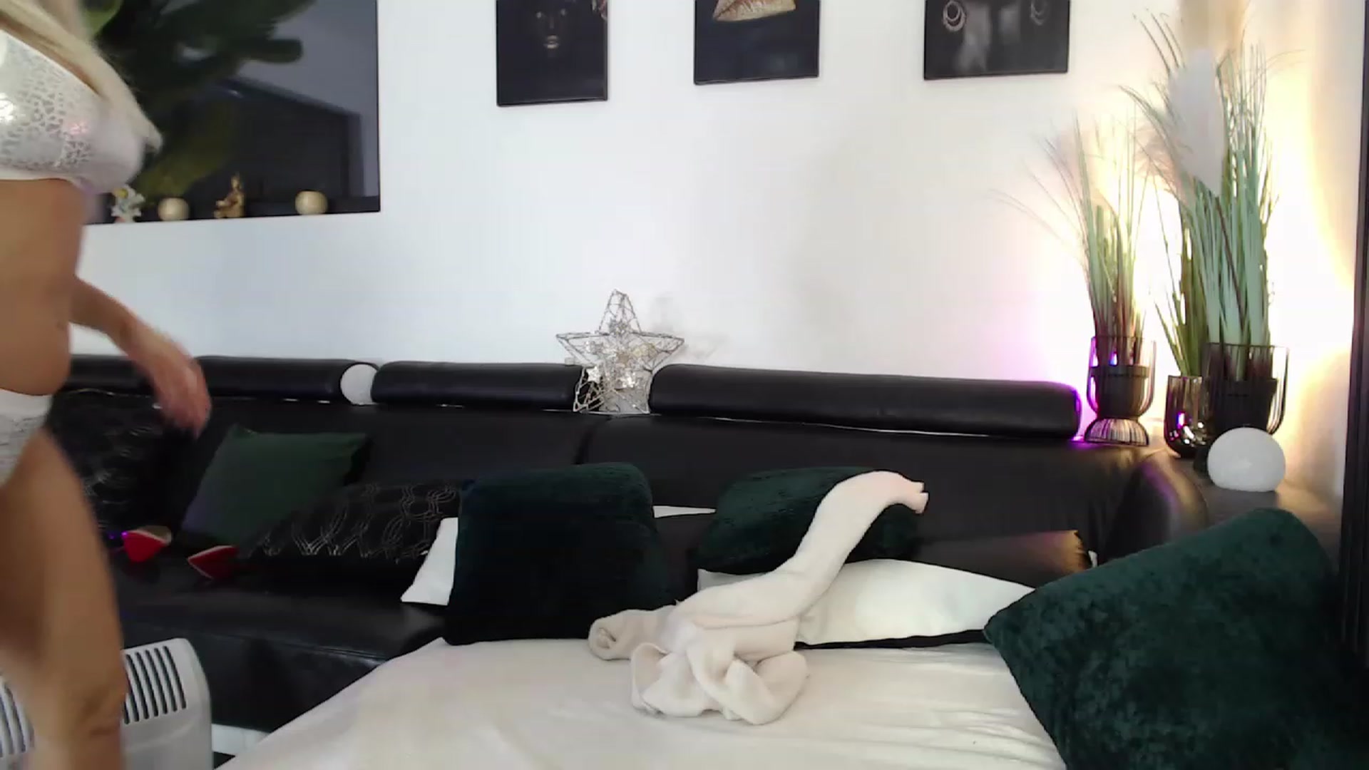 Gallery image thumbnail from MarrylouAnne's myfreecams stream on, 01/21/2023, 04:39 image 6 of 20