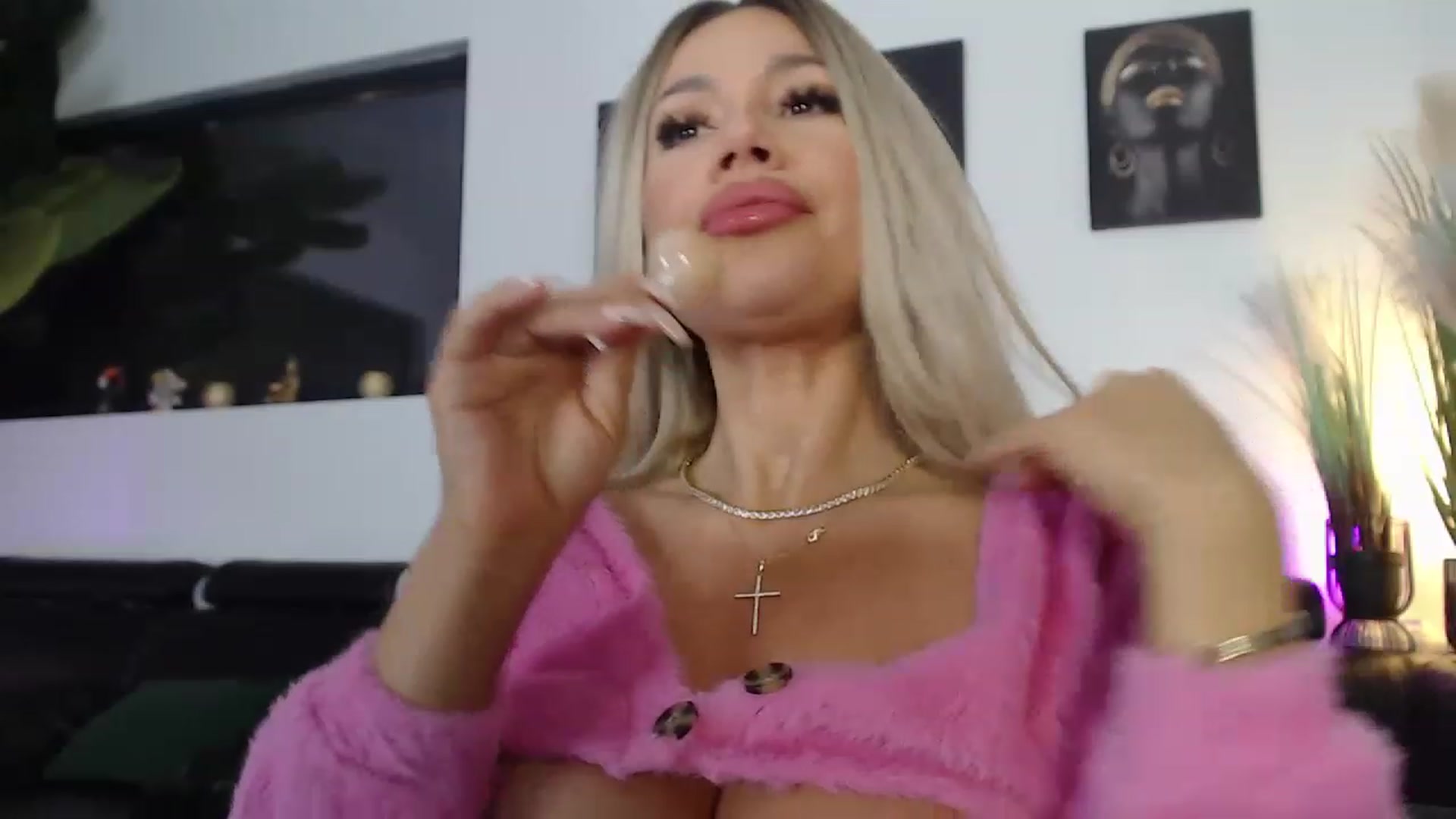 Gallery image thumbnail from MarrylouAnne's myfreecams stream on, 01/26/2023, 22:52 image 6 of 20