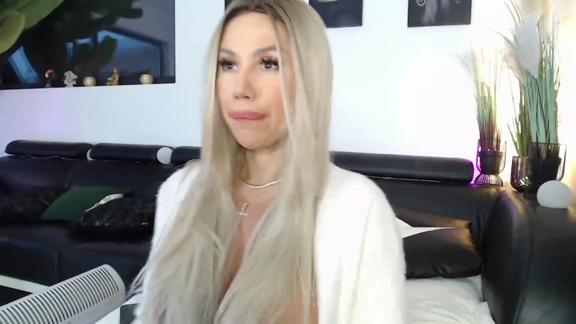 Gallery image thumbnail from MarrylouAnne's myfreecams stream on, 01/27/2023, 06:01 image 15 of 20