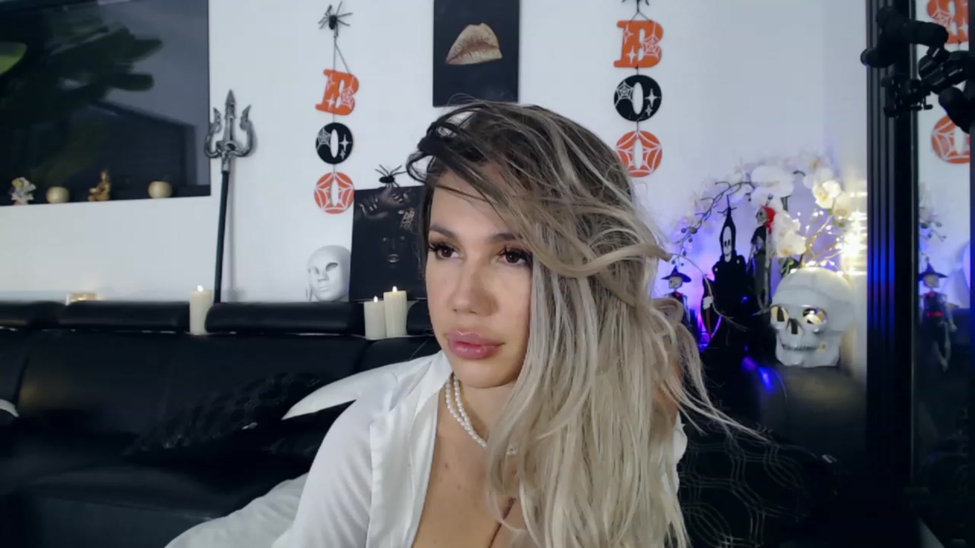 Gallery image thumbnail from MarrylouAnne's myfreecams stream on, 10/22/2023, 24:10 image 17 of 20