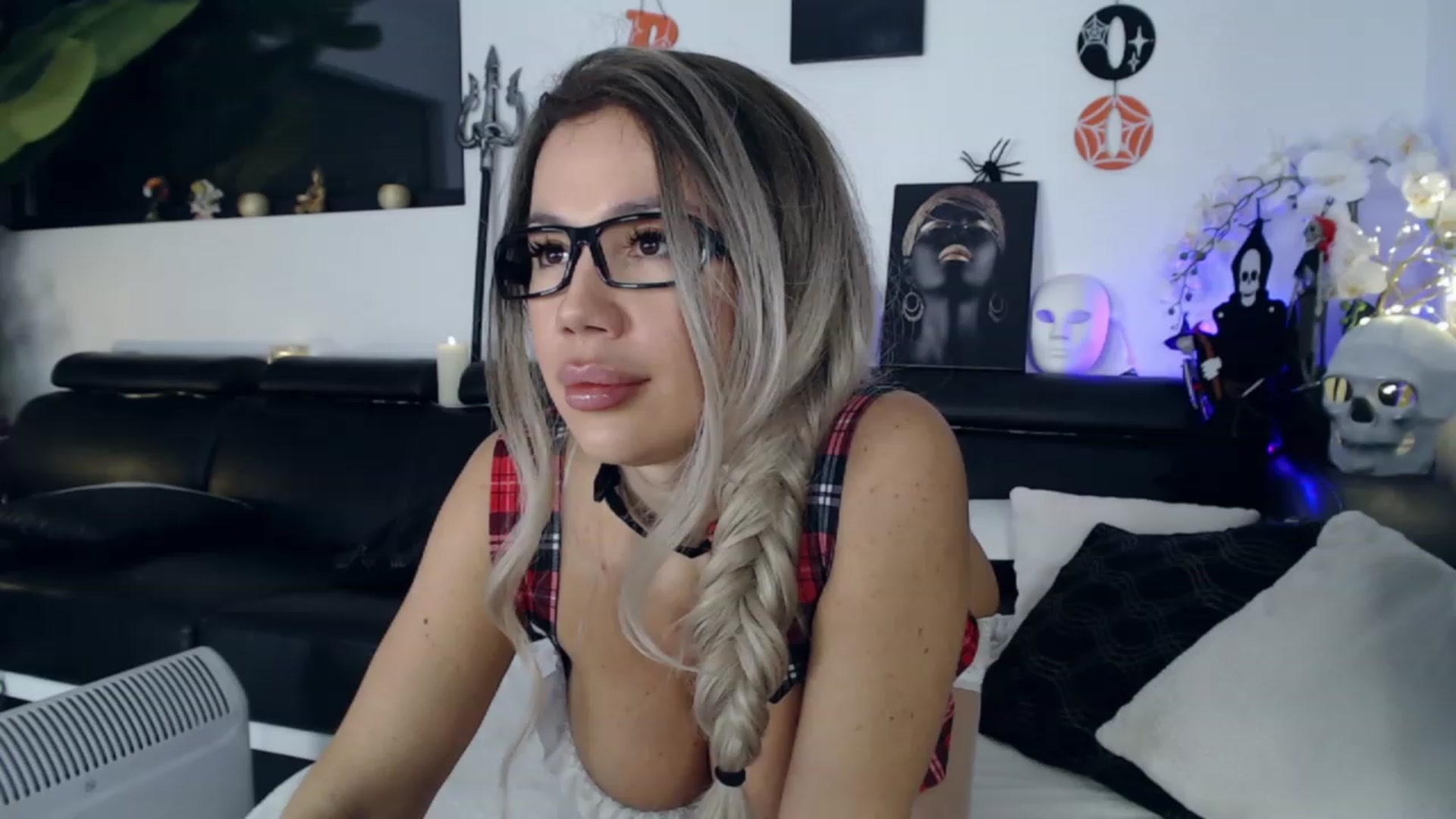 Gallery image thumbnail from MarrylouAnne's myfreecams stream on, 10/22/2023, 21:00 image 7 of 20