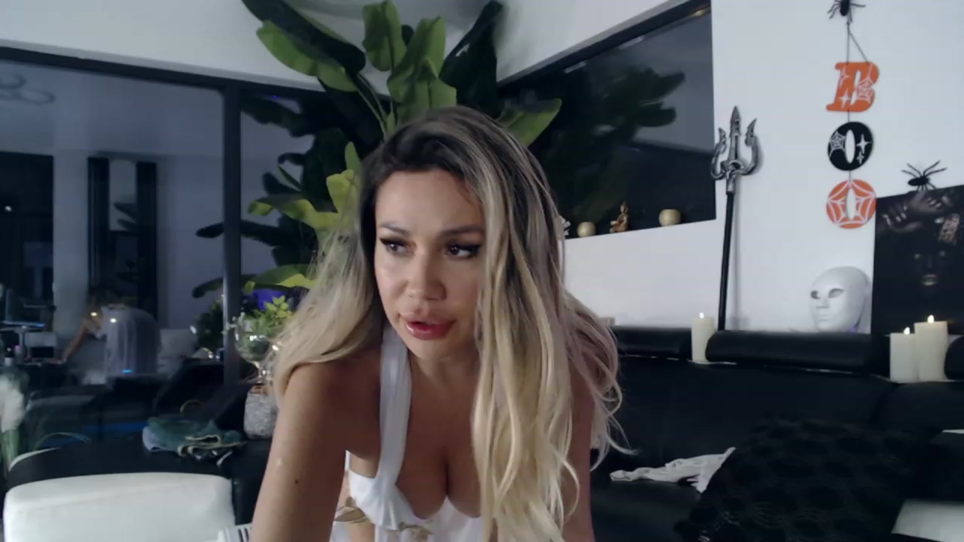 Gallery image thumbnail from MarrylouAnne's myfreecams stream on, 10/25/2023, 01:12 image 4 of 20