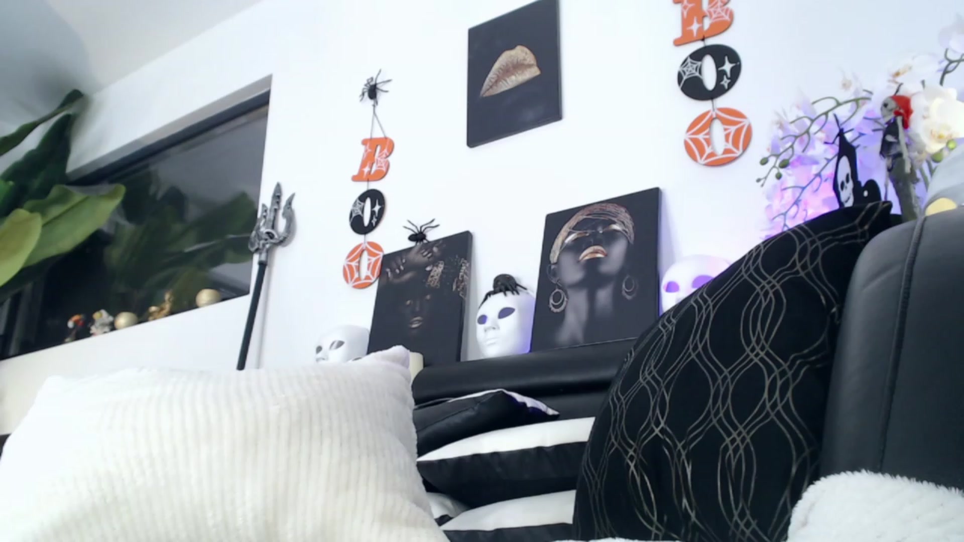 Gallery image thumbnail from MarrylouAnne's myfreecams stream on, 10/25/2023, 05:50 image 6 of 20