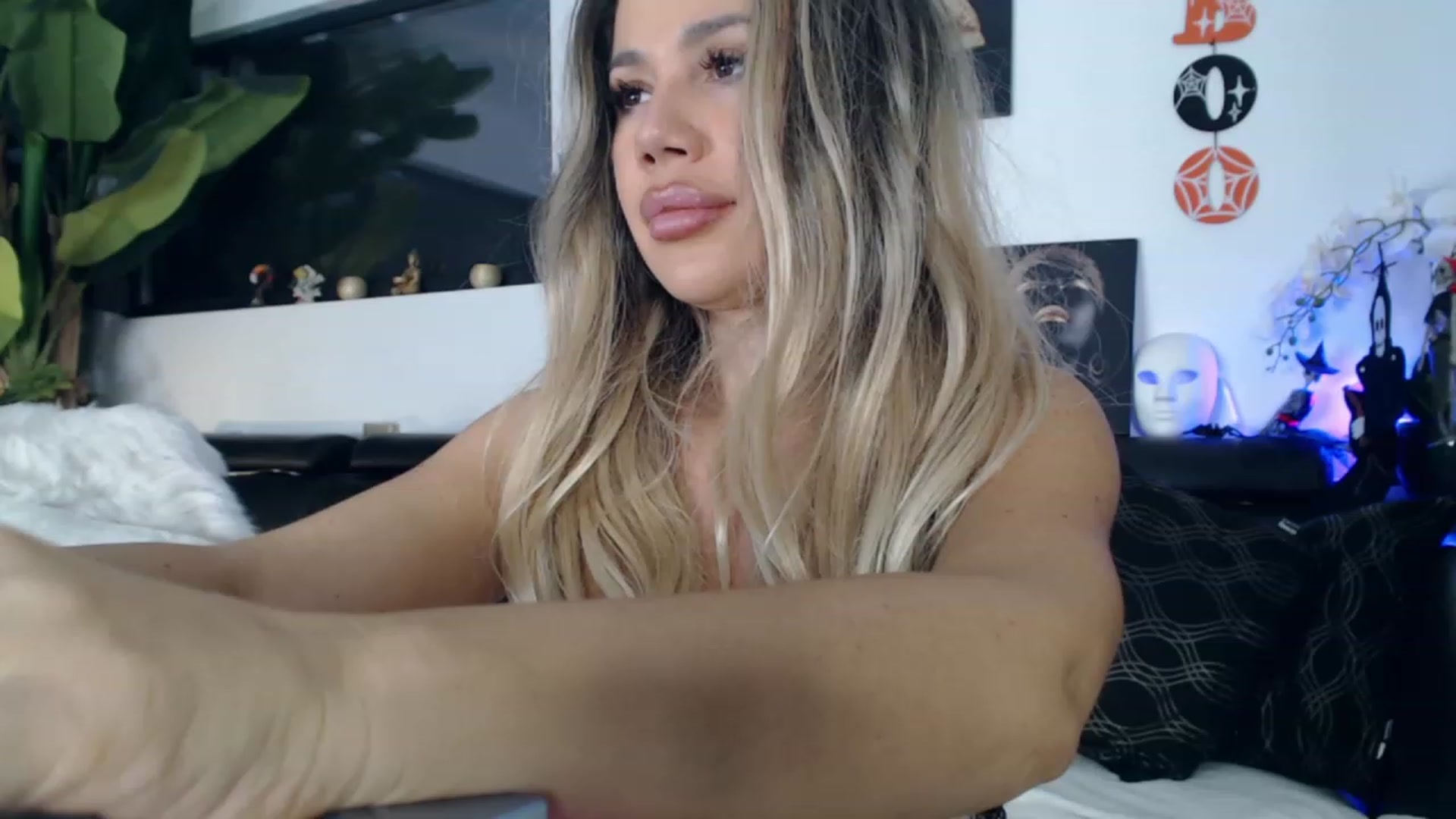 Gallery image thumbnail from MarrylouAnne's myfreecams stream on, 10/26/2023, 23:36 image 3 of 20
