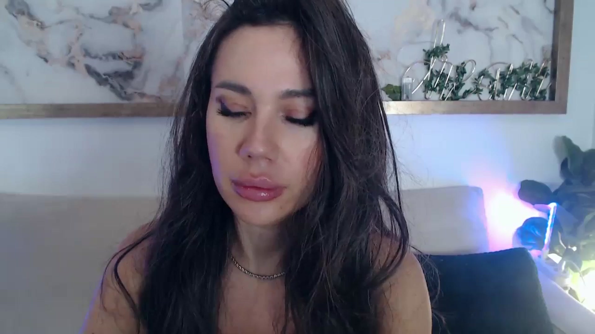 Gallery image thumbnail from MarrylouAnne's myfreecams stream on, 11/21/2023, 01:48 image 17 of 20
