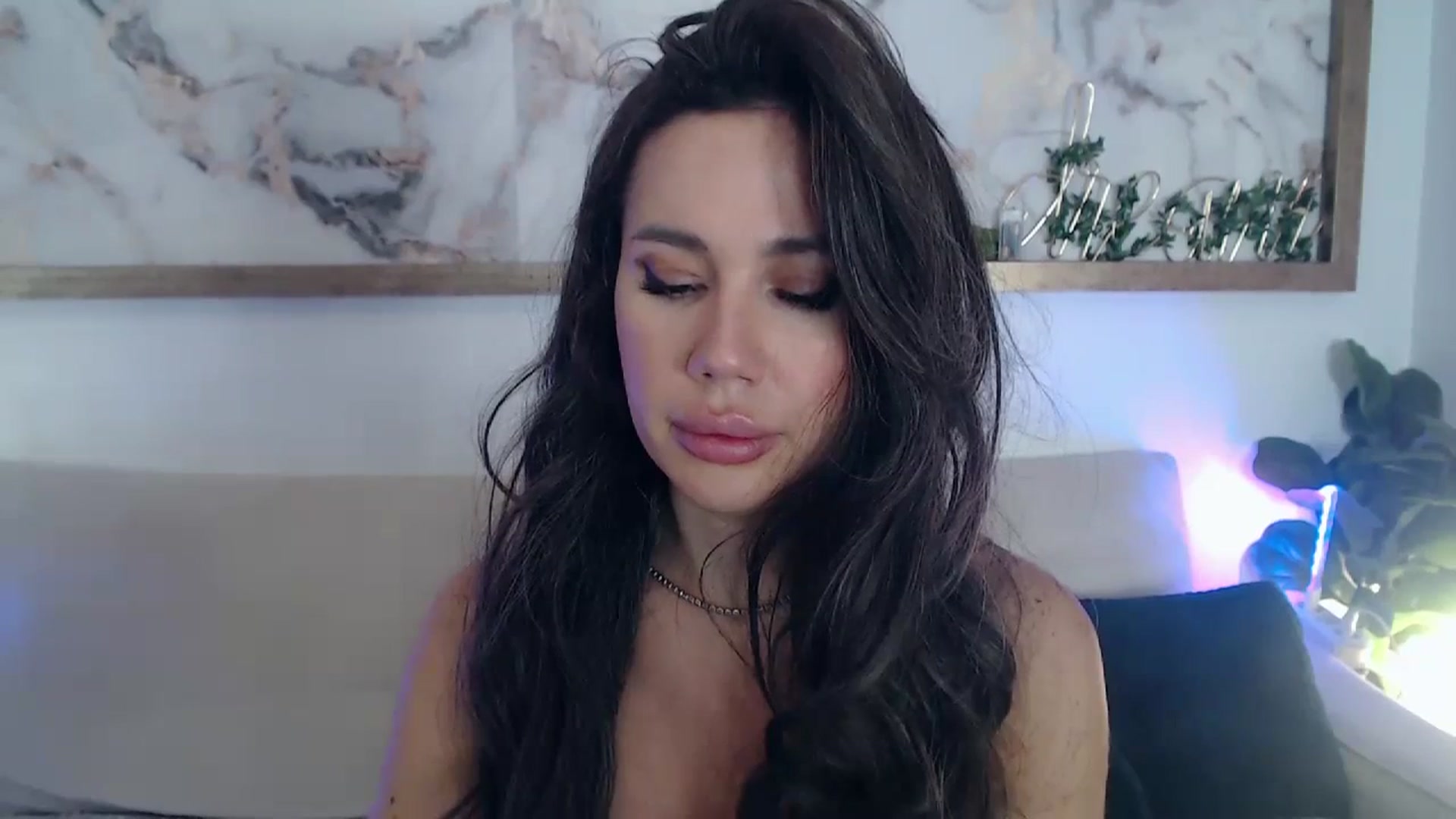 Gallery image thumbnail from MarrylouAnne's myfreecams stream on, 11/21/2023, 01:48 image 6 of 20