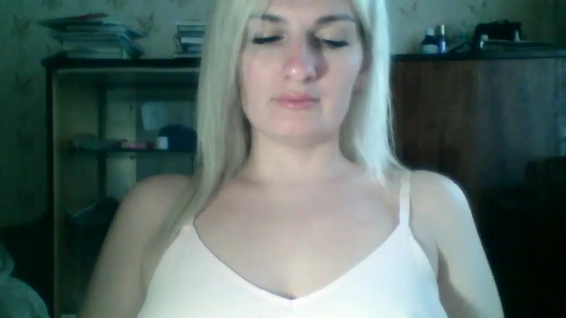 Gallery image thumbnail from Marta_Haze's myfreecams stream on, 04/12/2026, 13:15 image 13 of 20