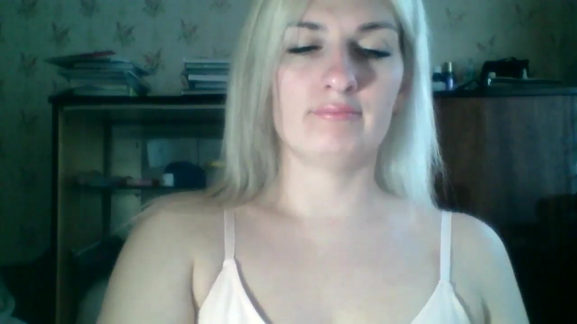 Gallery image thumbnail from Marta_Haze's myfreecams stream on, 04/12/2026, 13:15 image 4 of 20
