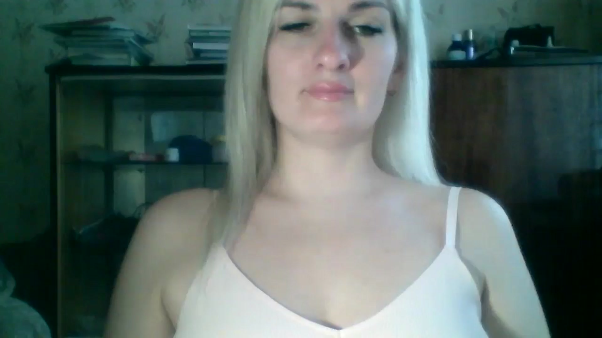 Gallery image thumbnail from Marta_Haze's myfreecams stream on, 04/12/2026, 13:15 image 17 of 20