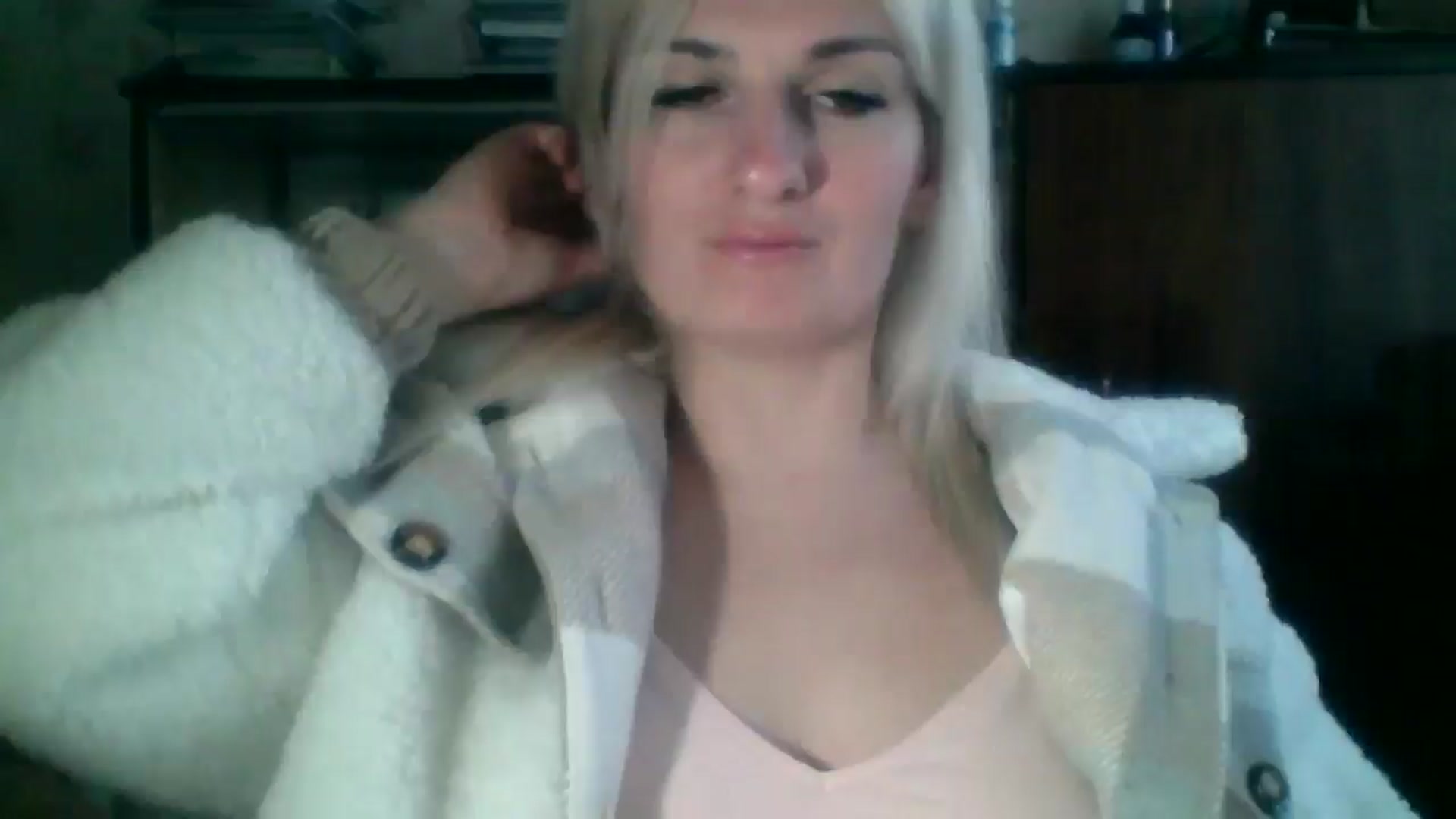 Gallery image thumbnail from Marta_Haze's myfreecams stream on, 04/12/2026, 14:46 image 10 of 20