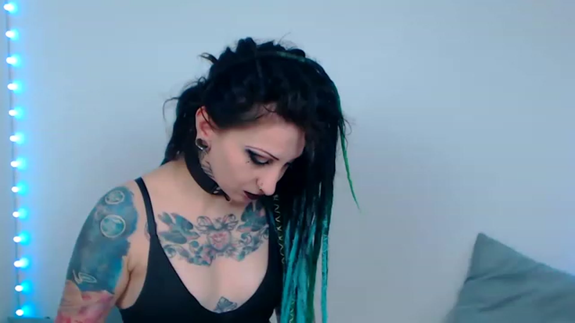 Gallery image thumbnail from MarthaKatze's myfreecams stream on, 03/26/2023, 23:28 image 13 of 20