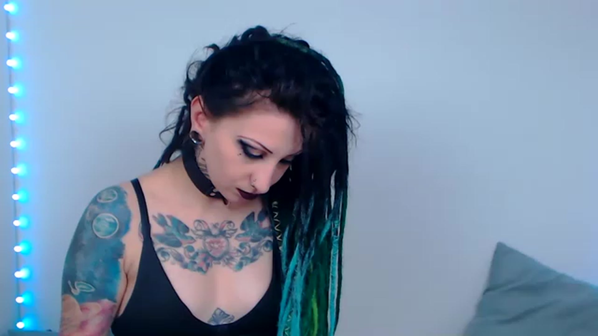 Gallery image thumbnail from MarthaKatze's myfreecams stream on, 03/26/2023, 23:28 image 12 of 20