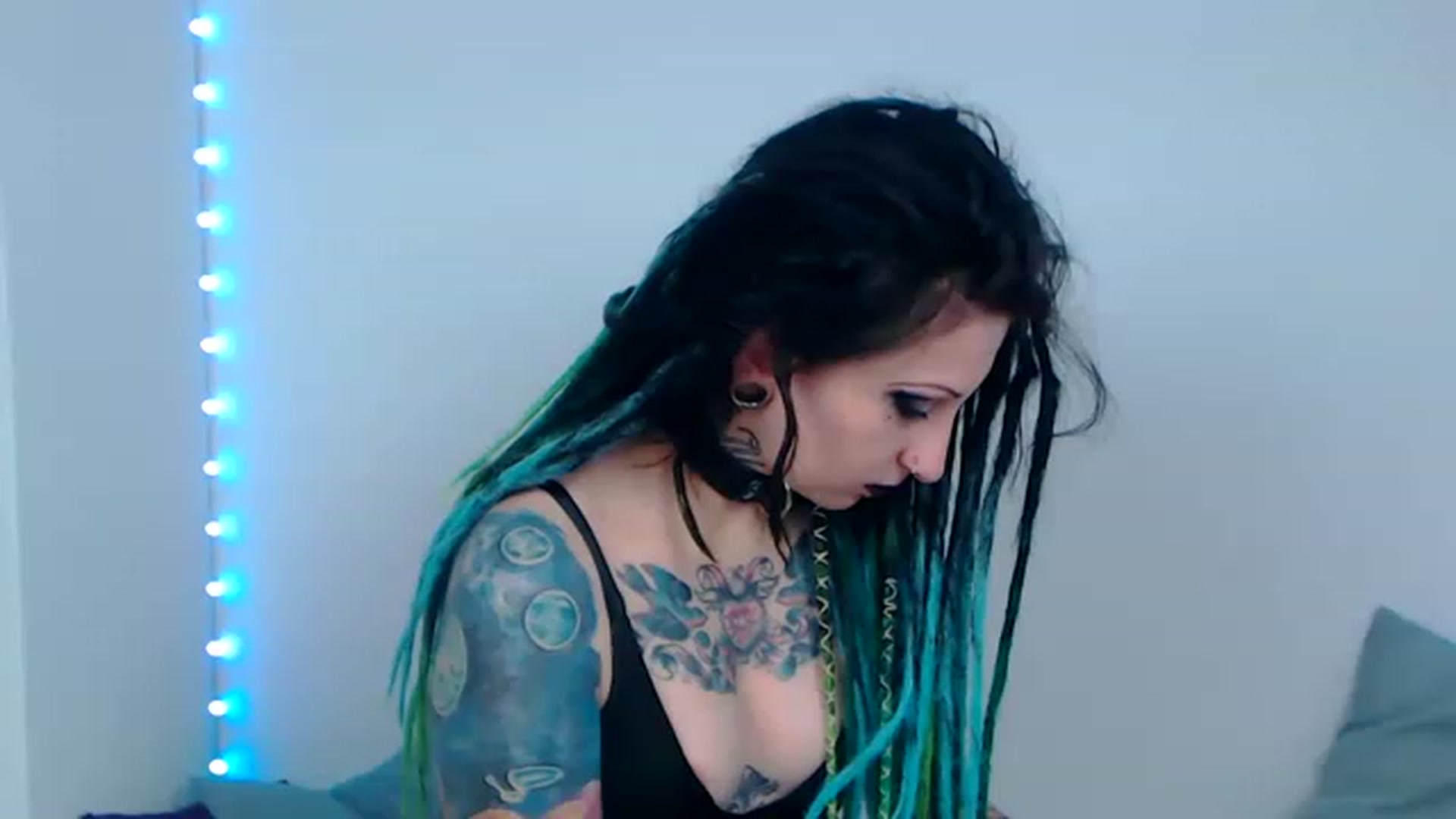 Gallery image thumbnail from MarthaKatze's myfreecams stream on, 03/26/2023, 23:28 image 19 of 20
