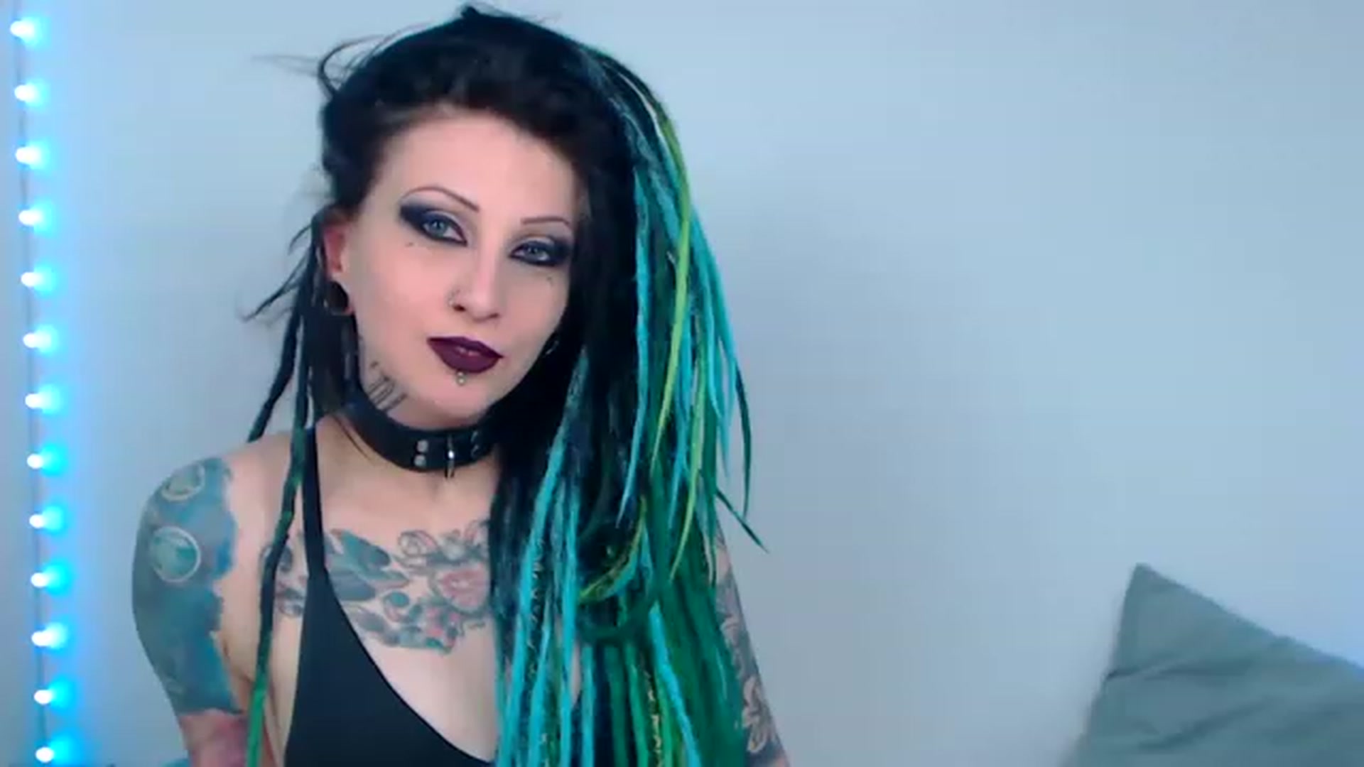 Gallery image thumbnail from MarthaKatze's myfreecams stream on, 03/26/2023, 23:28 image 5 of 20