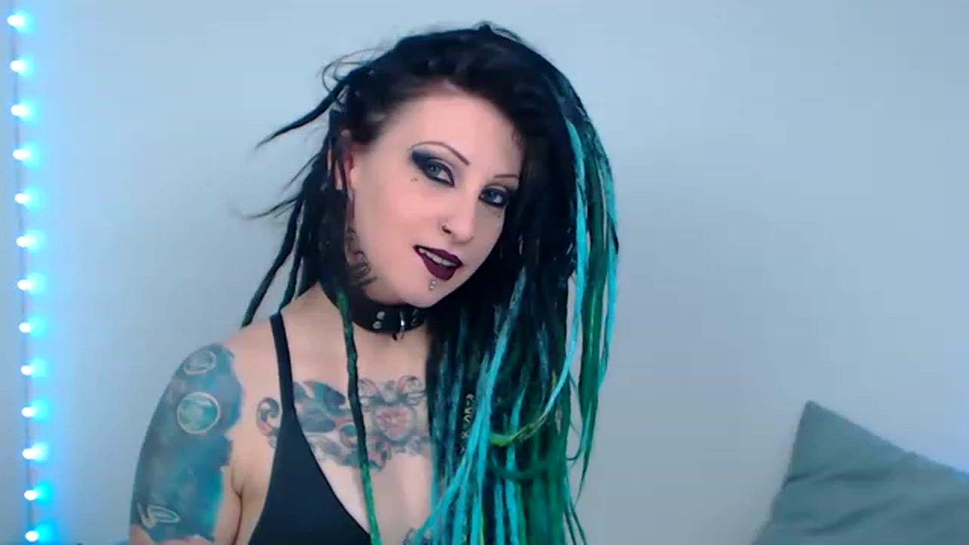 Gallery image thumbnail from MarthaKatze's myfreecams stream on, 03/26/2023, 23:28 image 6 of 20