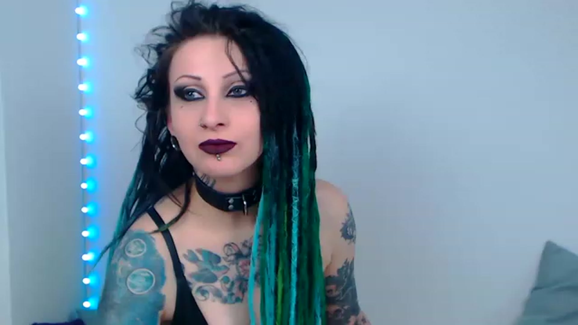 Gallery image thumbnail from MarthaKatze's myfreecams stream on, 03/26/2023, 23:28 image 20 of 20
