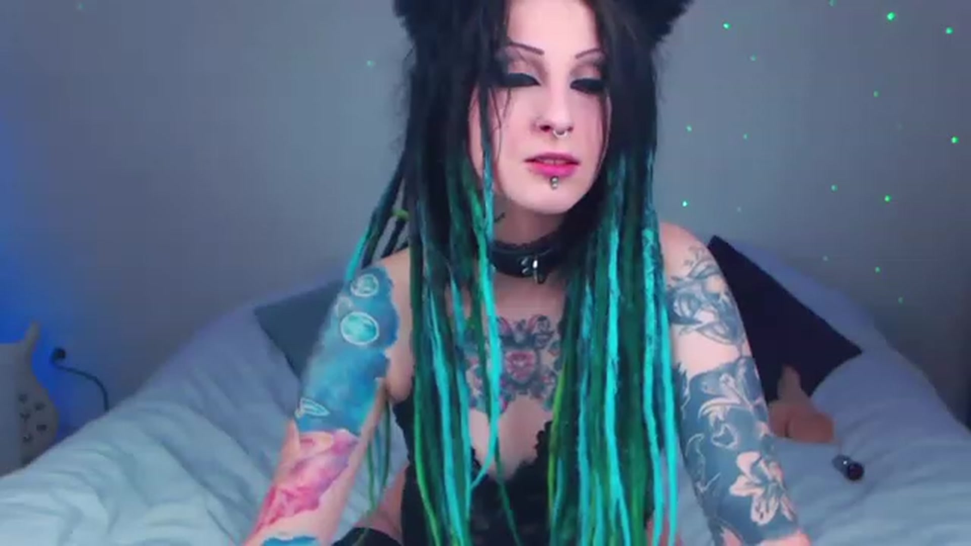 Gallery image thumbnail from MarthaKatze's myfreecams stream on, 04/13/2023, 22:12 image 2 of 20