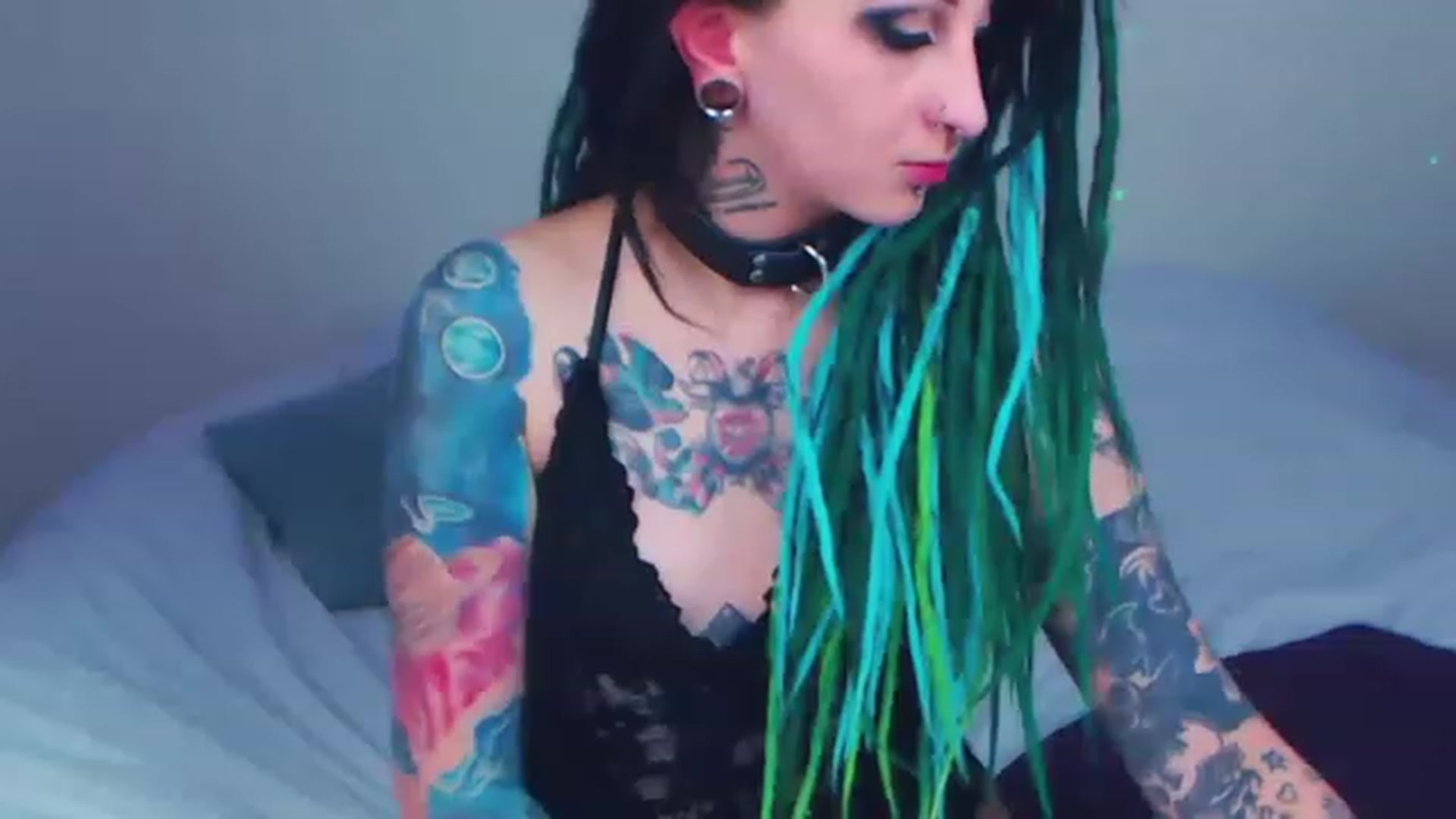 Gallery image thumbnail from MarthaKatze's myfreecams stream on, 04/13/2023, 22:12 image 19 of 20