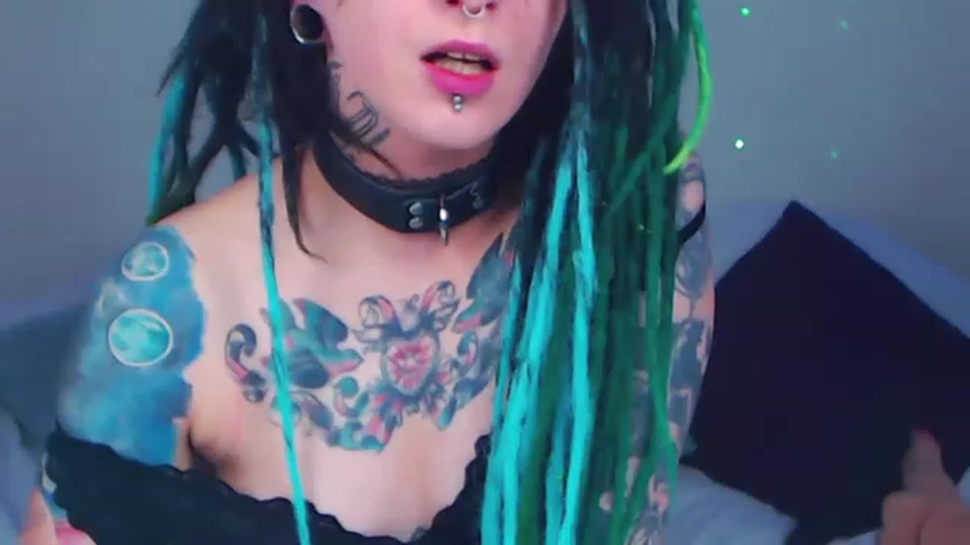 Gallery image thumbnail from MarthaKatze's myfreecams stream on, 04/13/2023, 22:12 image 8 of 20