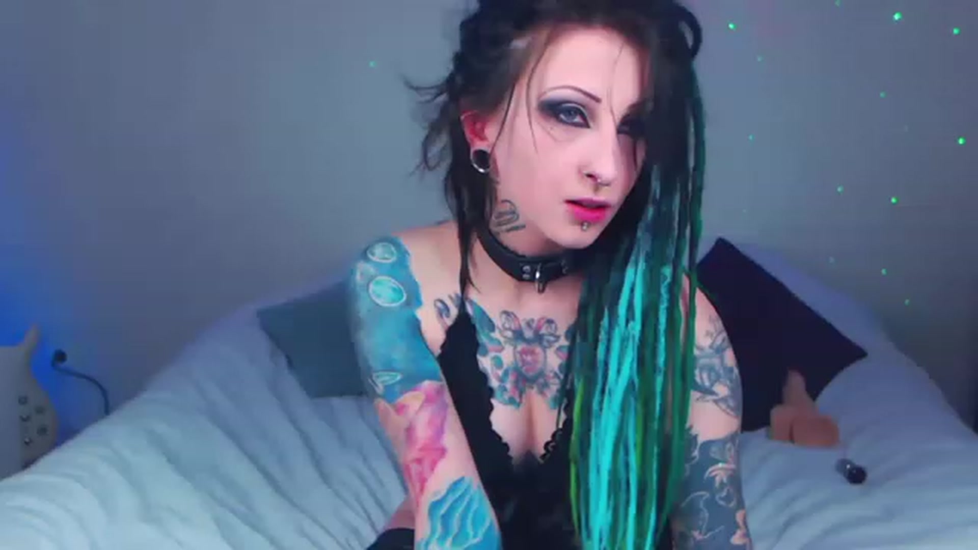 Gallery image thumbnail from MarthaKatze's myfreecams stream on, 04/13/2023, 22:12 image 5 of 20