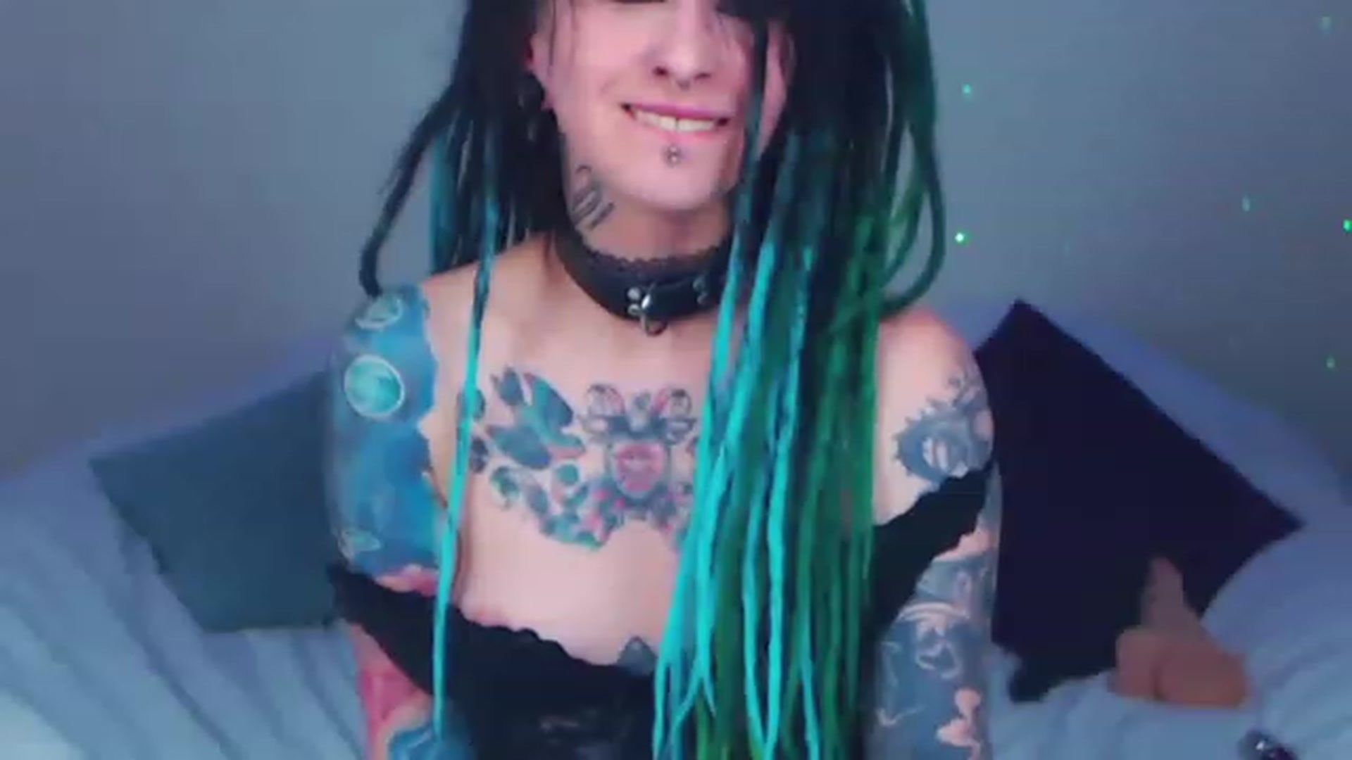 Gallery image thumbnail from MarthaKatze's myfreecams stream on, 04/13/2023, 22:12 image 9 of 20