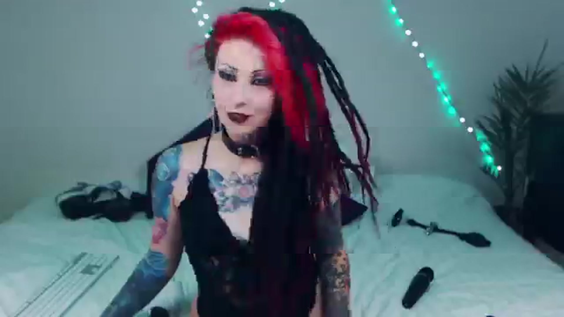 Gallery image thumbnail from MarthaKatze's myfreecams stream on, 09/17/2023, 20:06 image 16 of 20