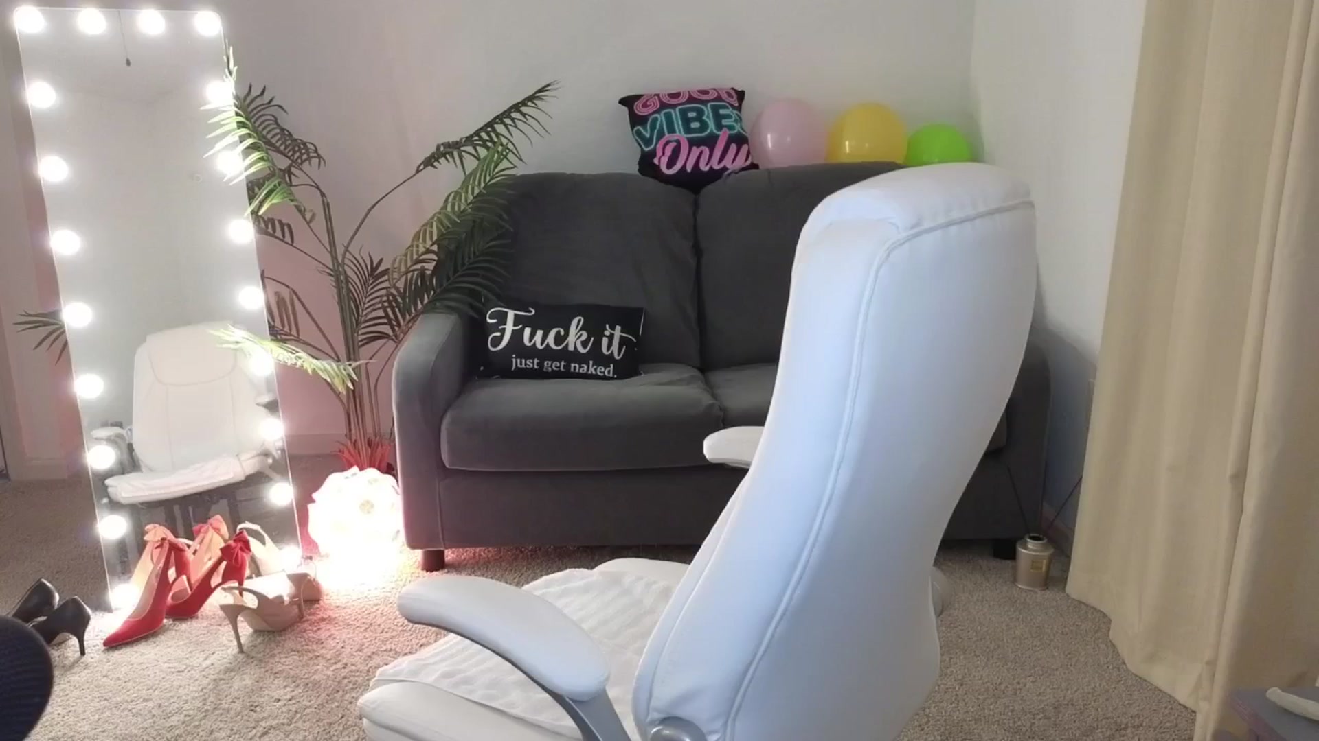 Gallery image thumbnail from MarthaMayer's myfreecams stream on, 07/23/2024, 20:39 image 7 of 20