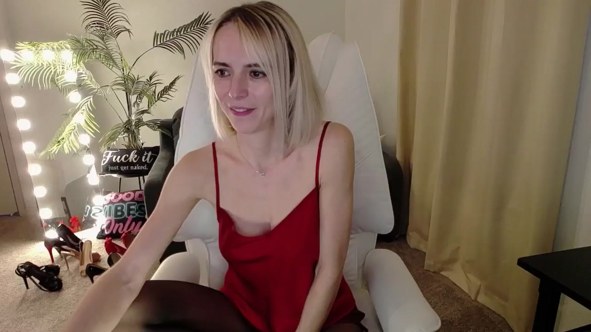 Gallery image thumbnail from MarthaMayer's myfreecams stream on, 01/25/2025, 20:02 image 19 of 20