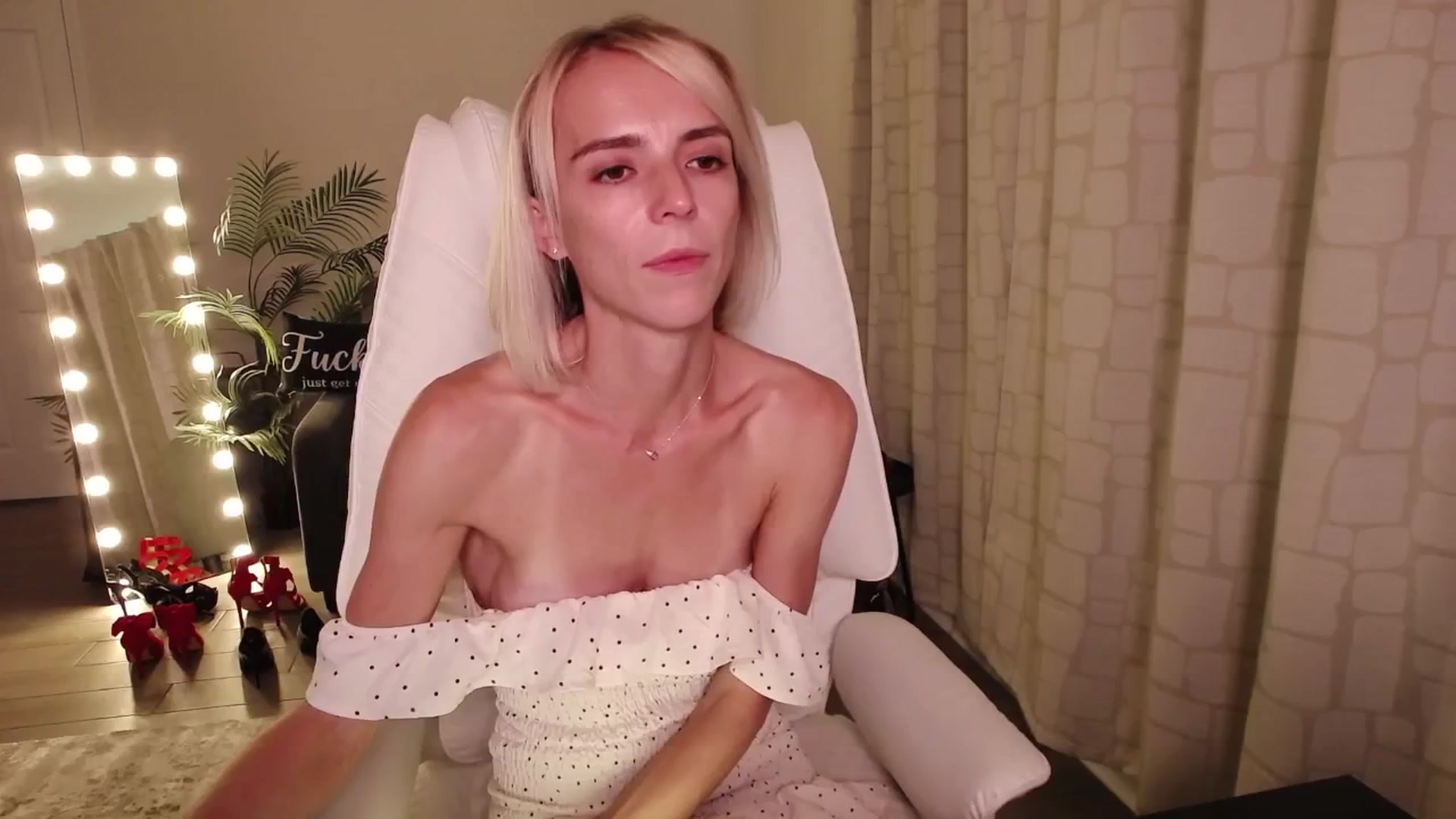 Gallery image thumbnail from MarthaMayer's myfreecams stream on, 08/18/2025, 18:19 image 10 of 20
