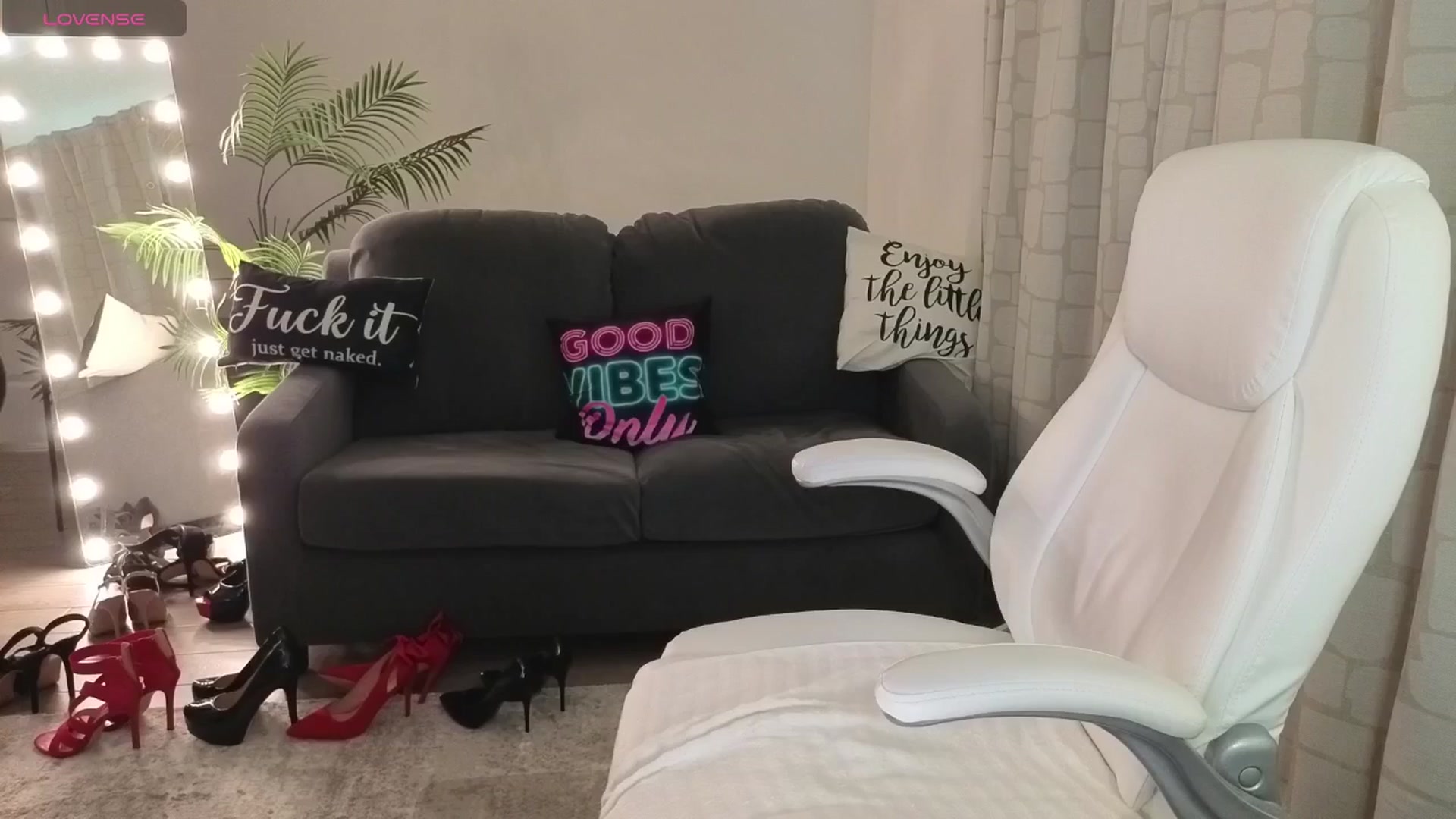 Gallery image thumbnail from MarthaMayer's myfreecams stream on, 02/19/2026, 19:07 image 14 of 20