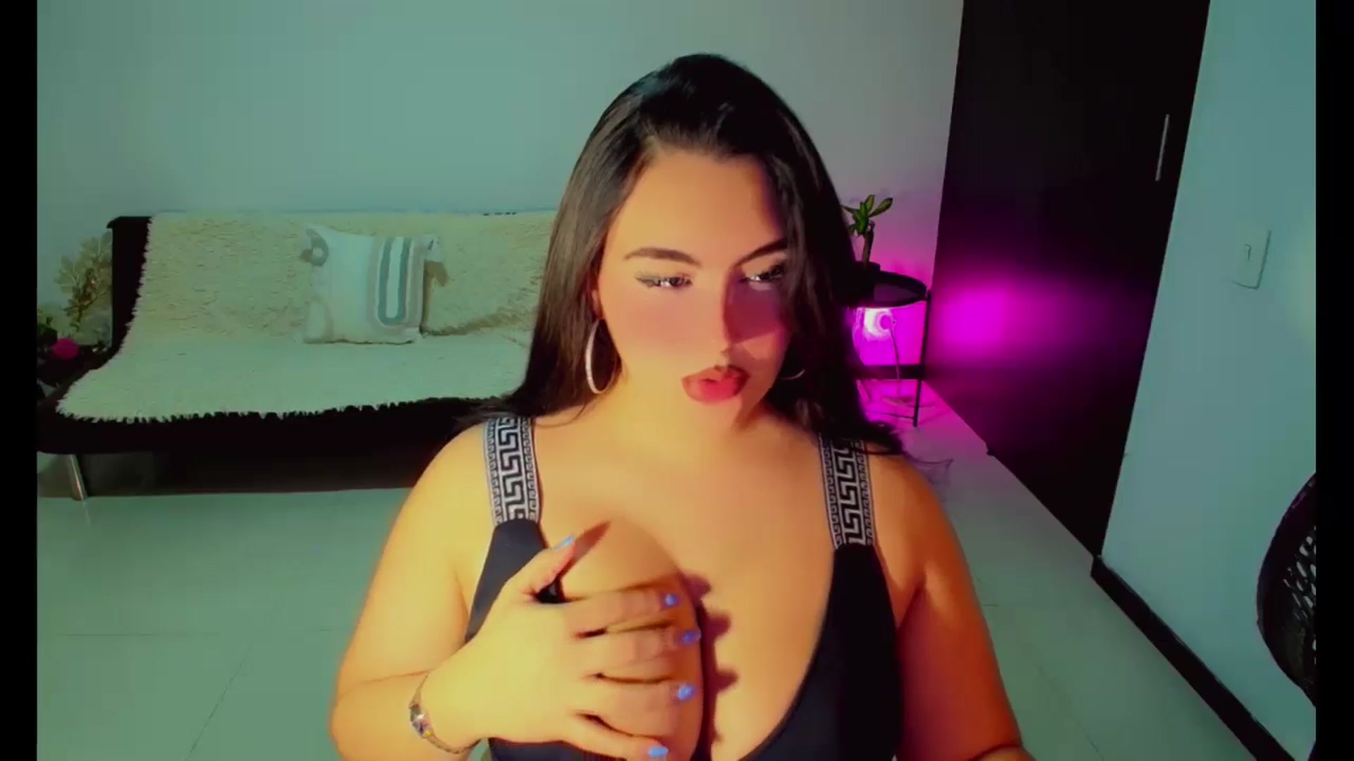 Gallery image thumbnail from MartinaFoxxy's myfreecams stream on, 12/24/2025, 23:42 image 17 of 20