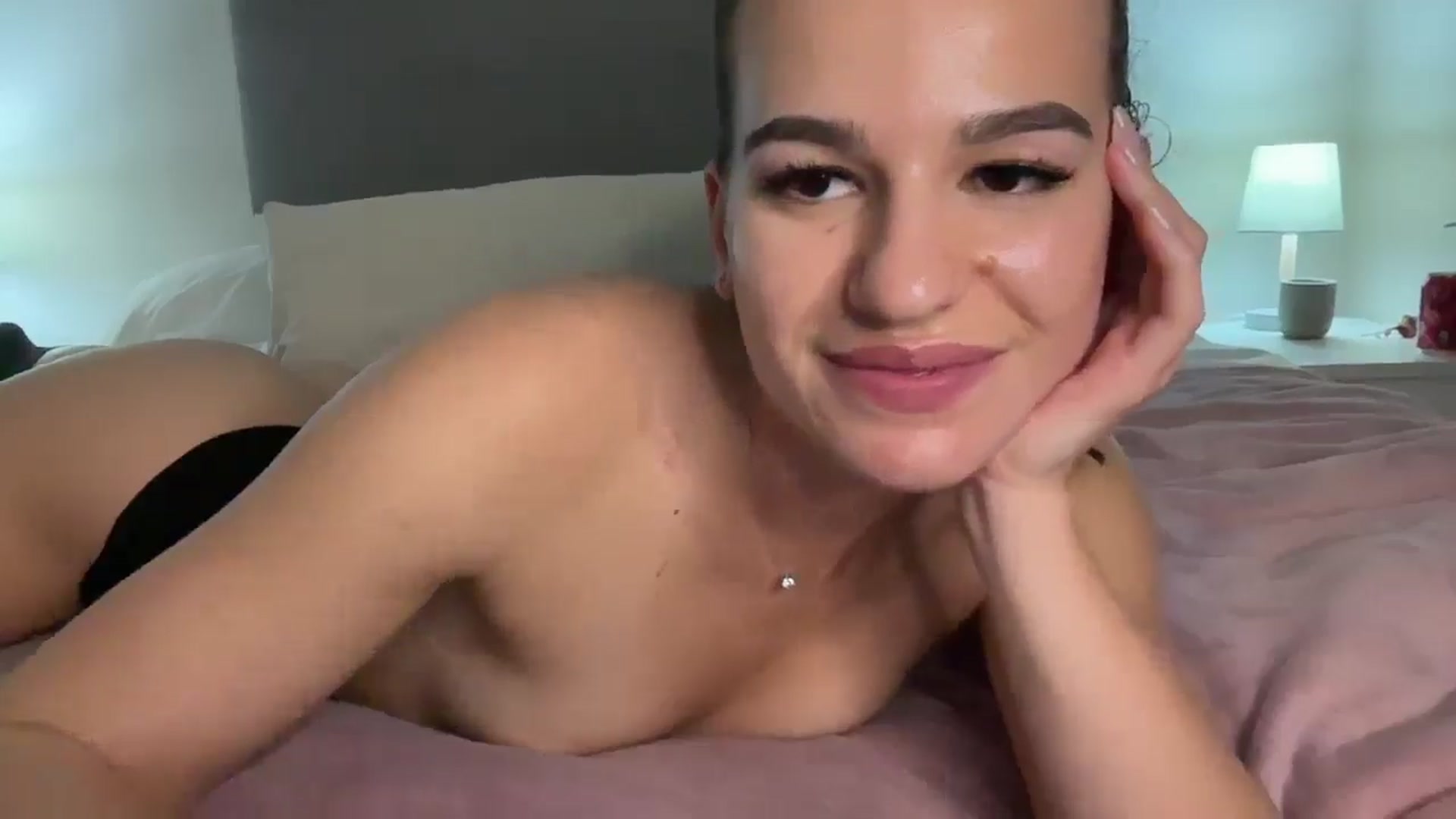 Gallery image thumbnail from Mary1One's myfreecams stream on, 01/04/2026, 16:48 image 17 of 20